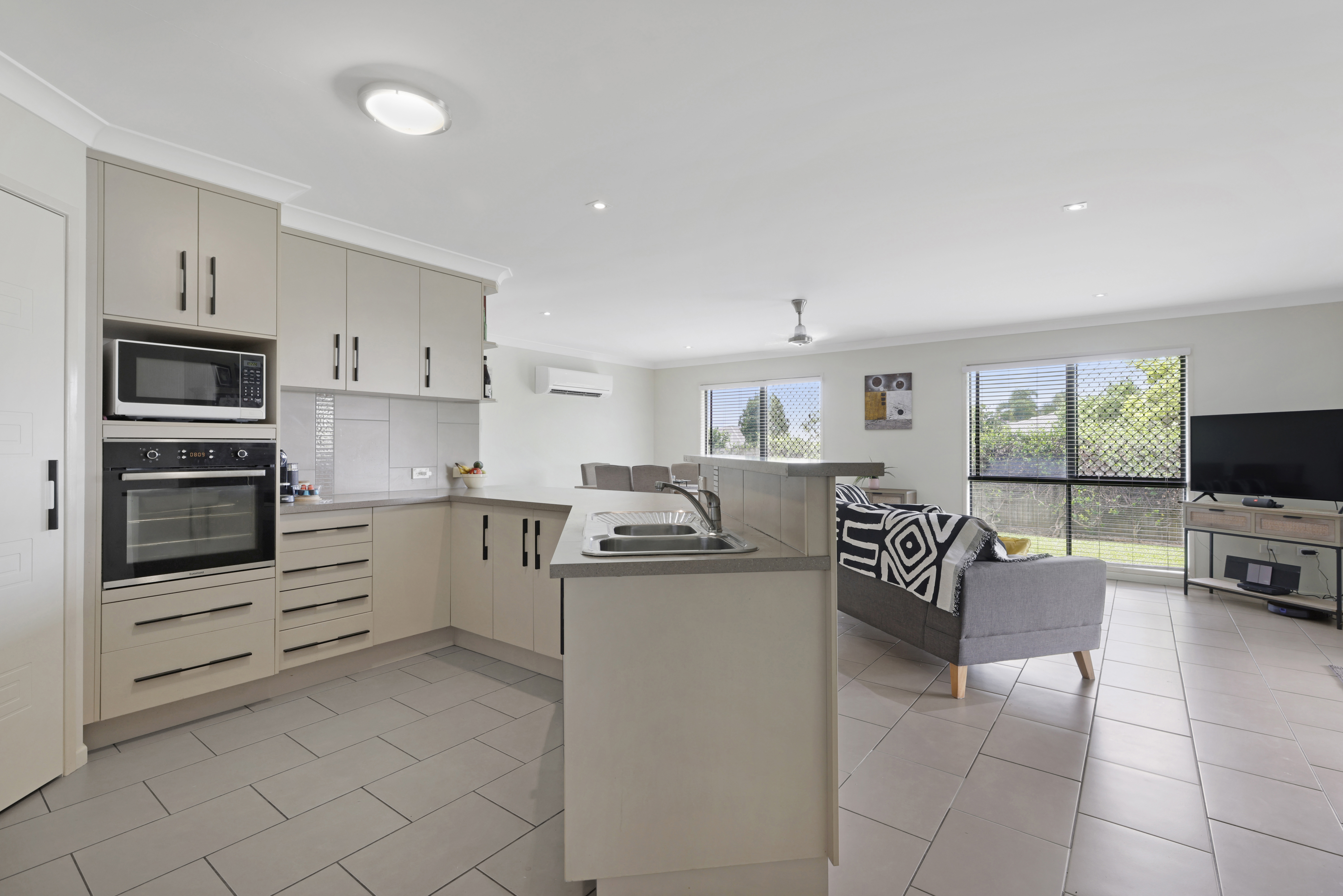 46 Gingham Street, Glenella - Thumbnail 4