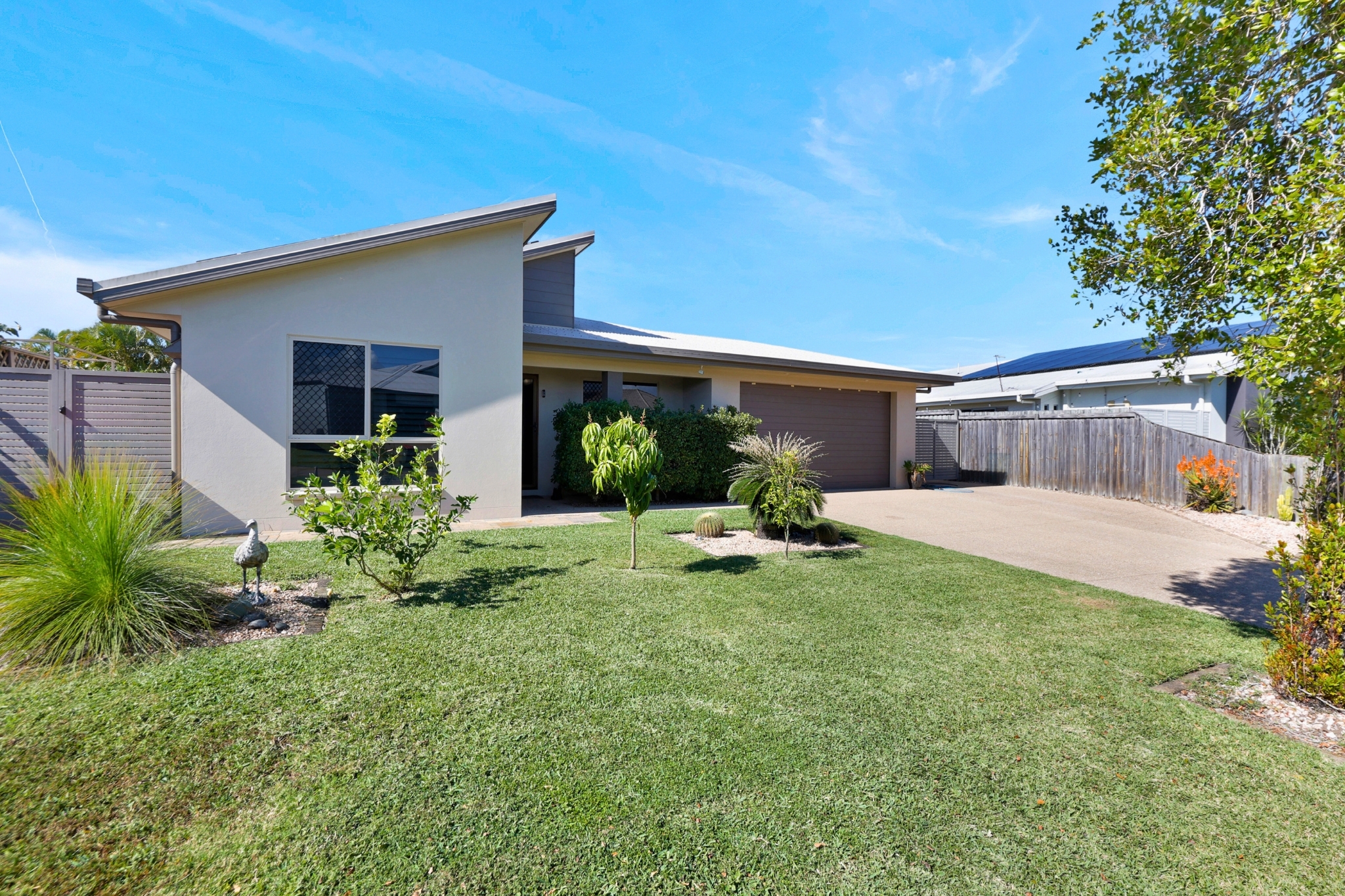 6 Leura Court, Glenella - Image 1