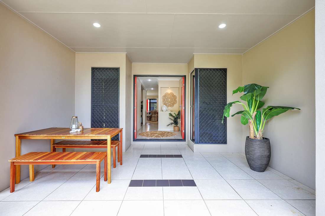 7 Corella Way, Blacks Beach - Thumbnail 3