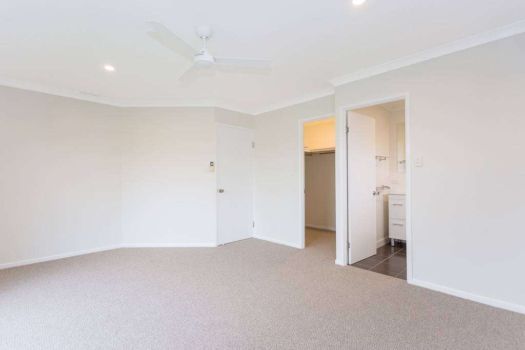 Photo 11 of 18 Victor Avenue, Glenella