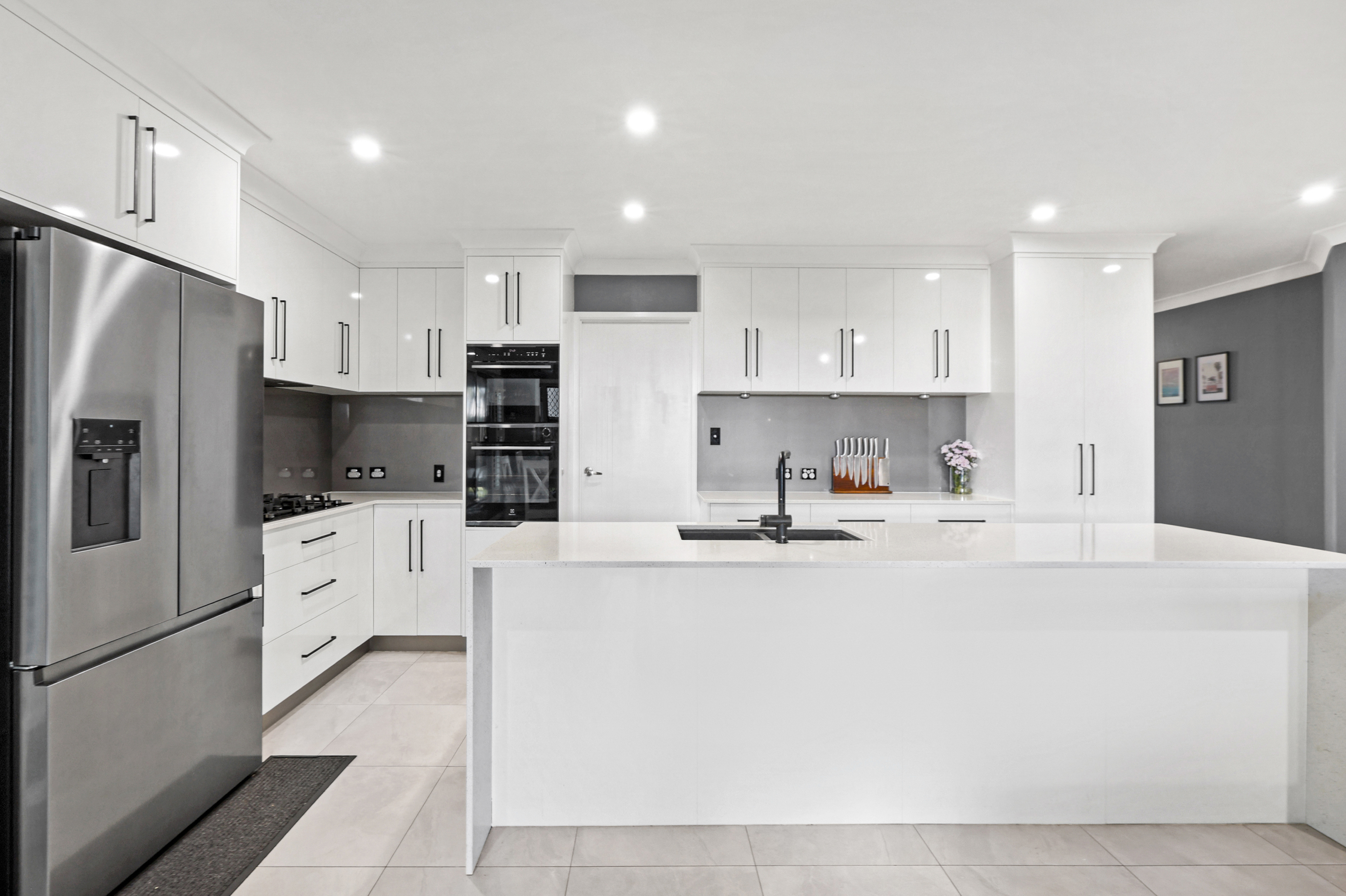 6 Leura Court, Glenella - Thumbnail 3