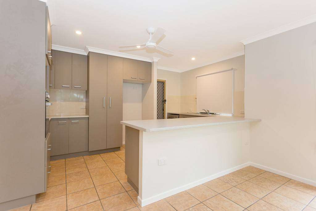 Photo 3 of 18 Victor Avenue, Glenella