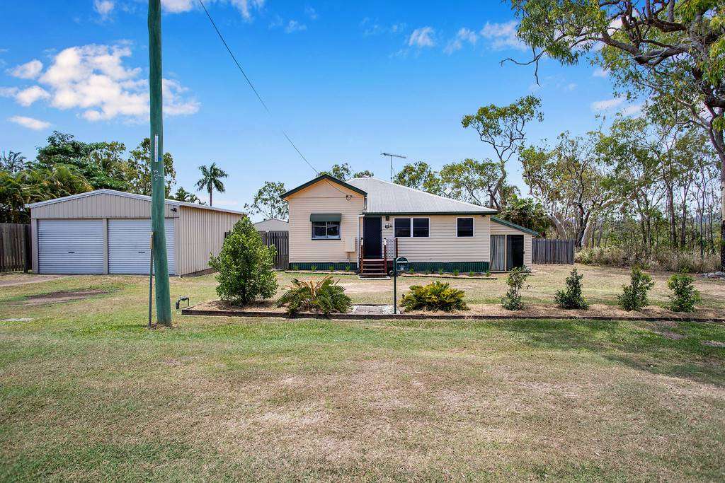 Photo 3 of 33 Maralyn Avenue, Grasstree Beach