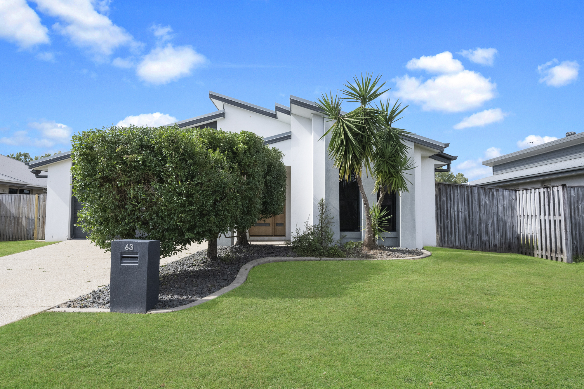 63 Whitehaven Drive, Blacks Beach - Image 1