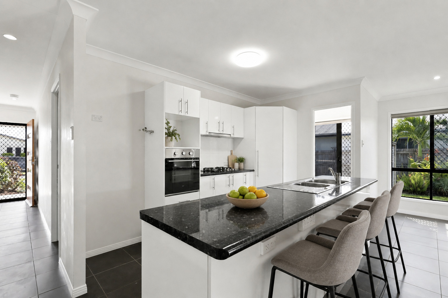 36 Fairway Drive, Bakers Creek - Thumbnail 3