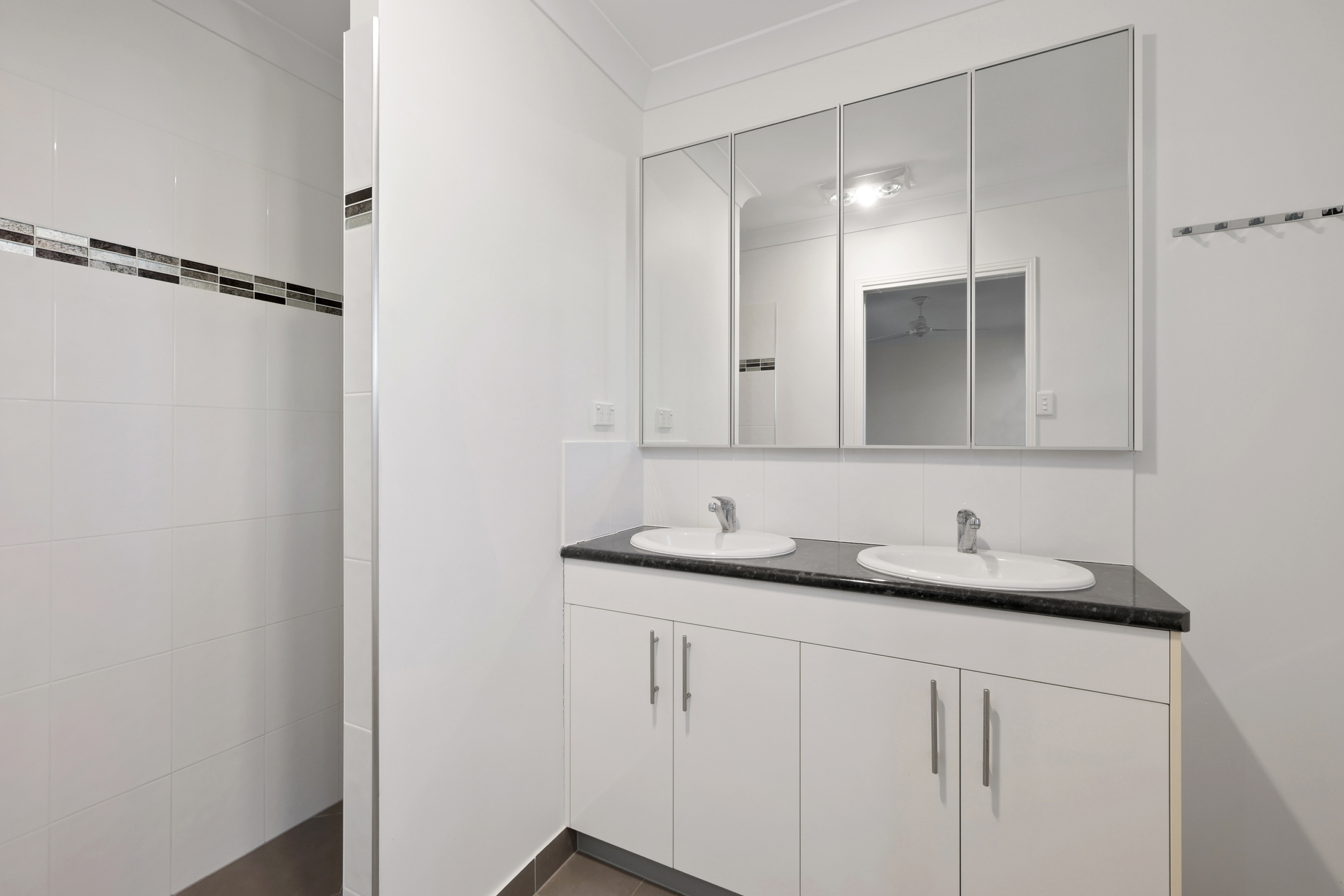 36 Fairway Drive, Bakers Creek - Thumbnail 7
