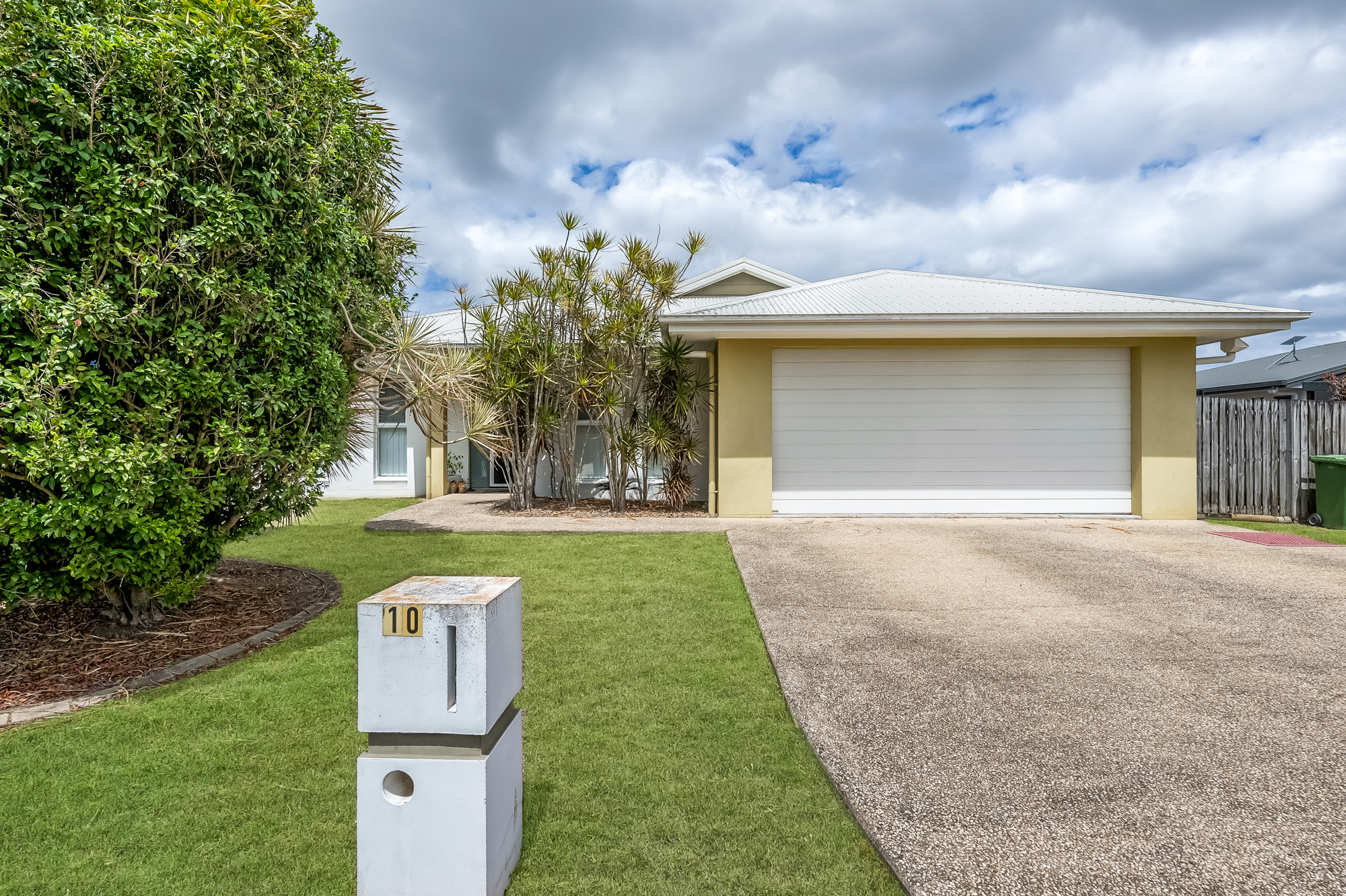 10 Hocking Crescent