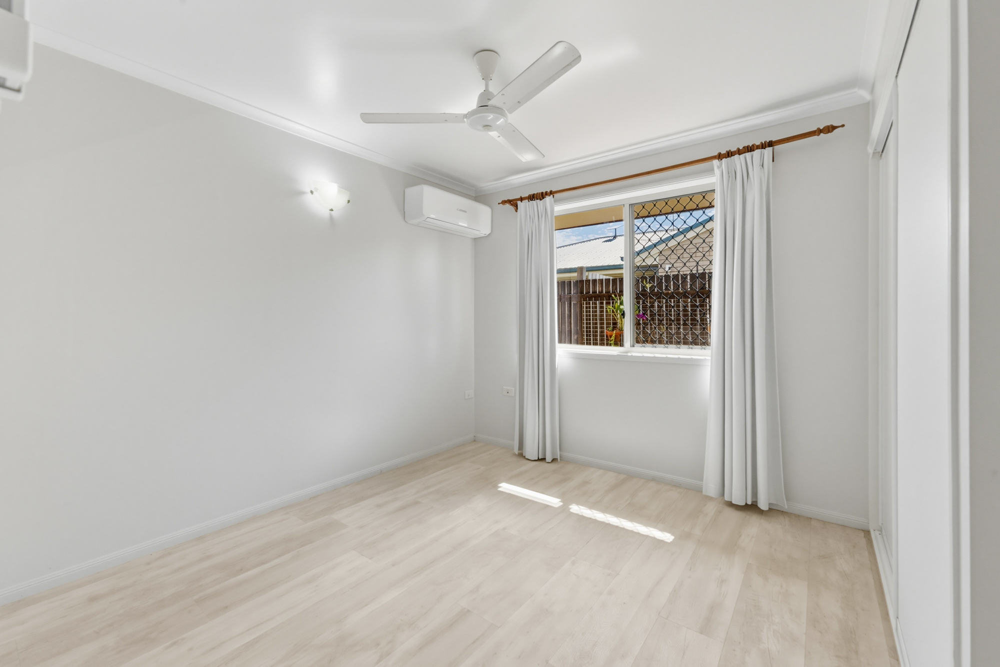 Photo 12 of 18 Culloden Place, Beaconsfield