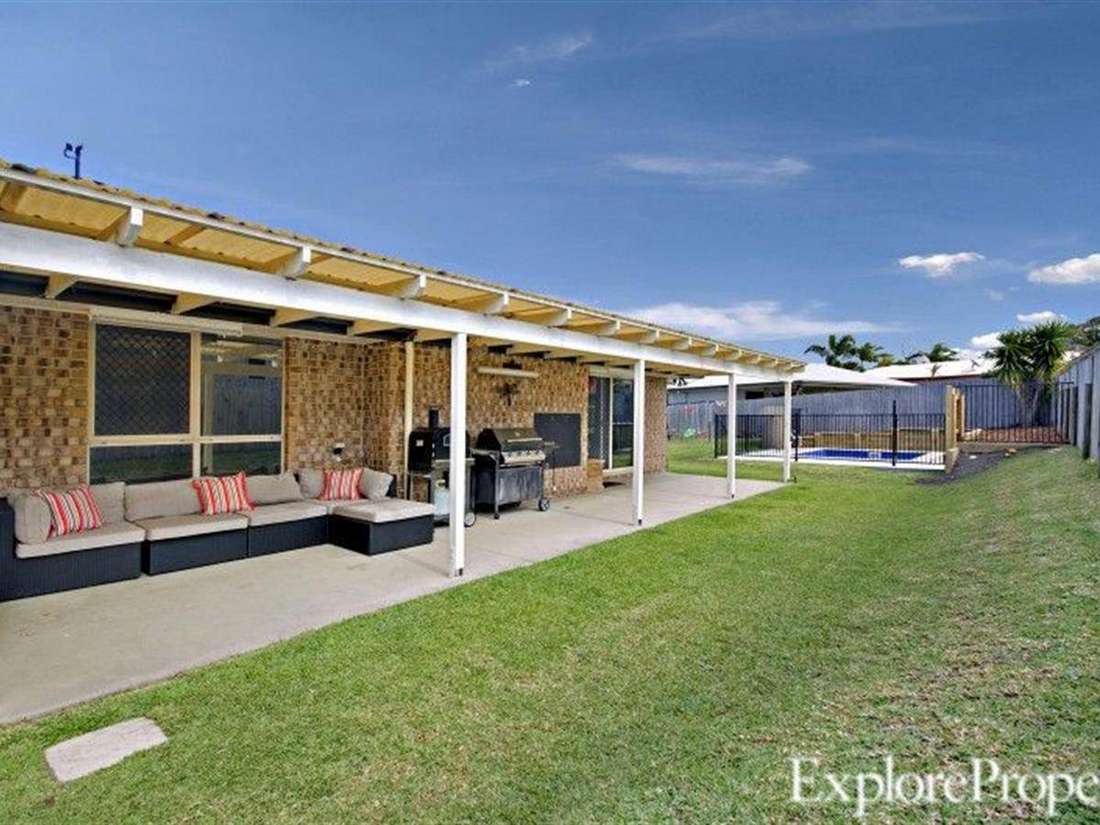 Property Lease at 17 Kinghorn Street, EIMEO QLD, 4740 Explore