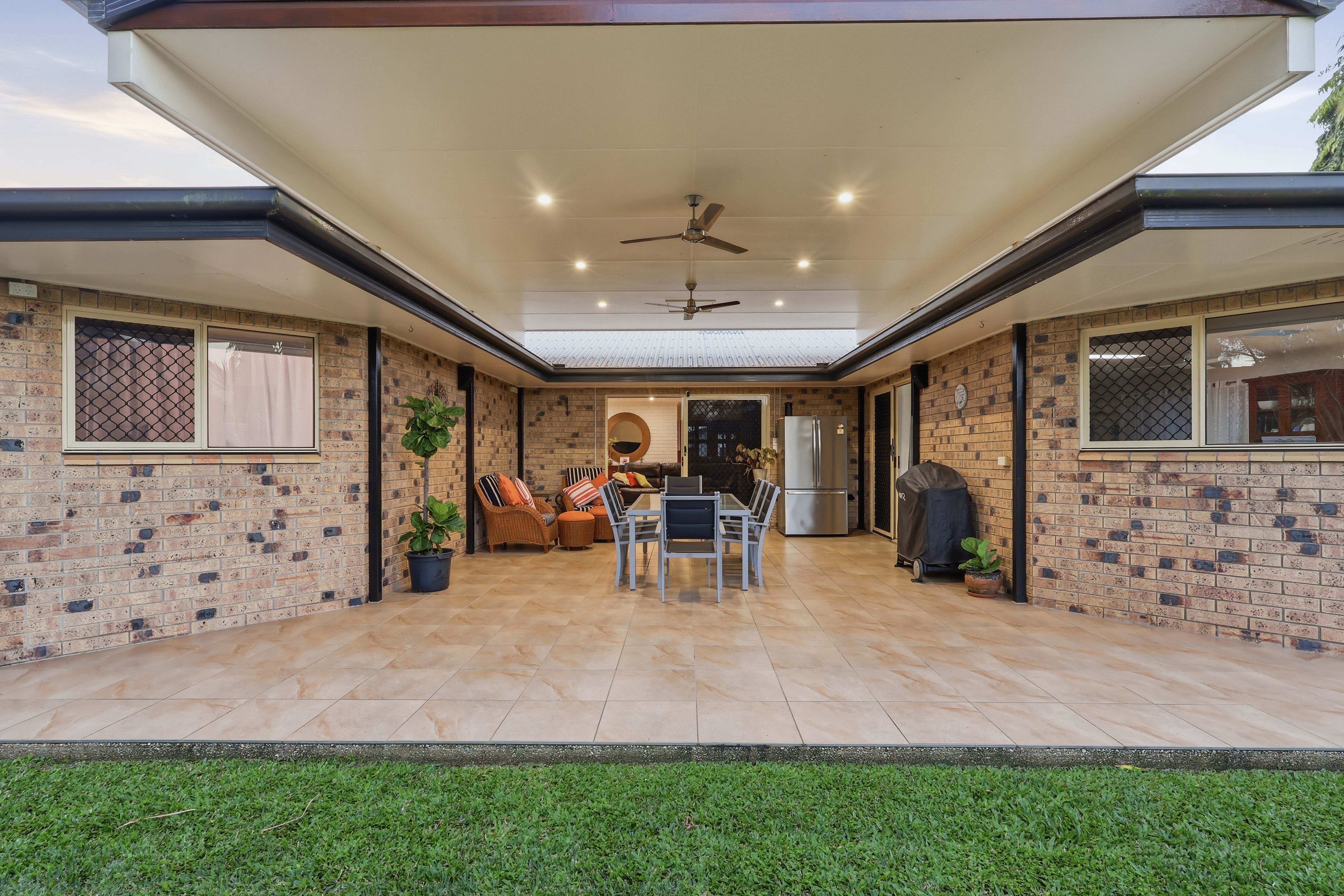 23 Border Street, Glenella - Thumbnail 2