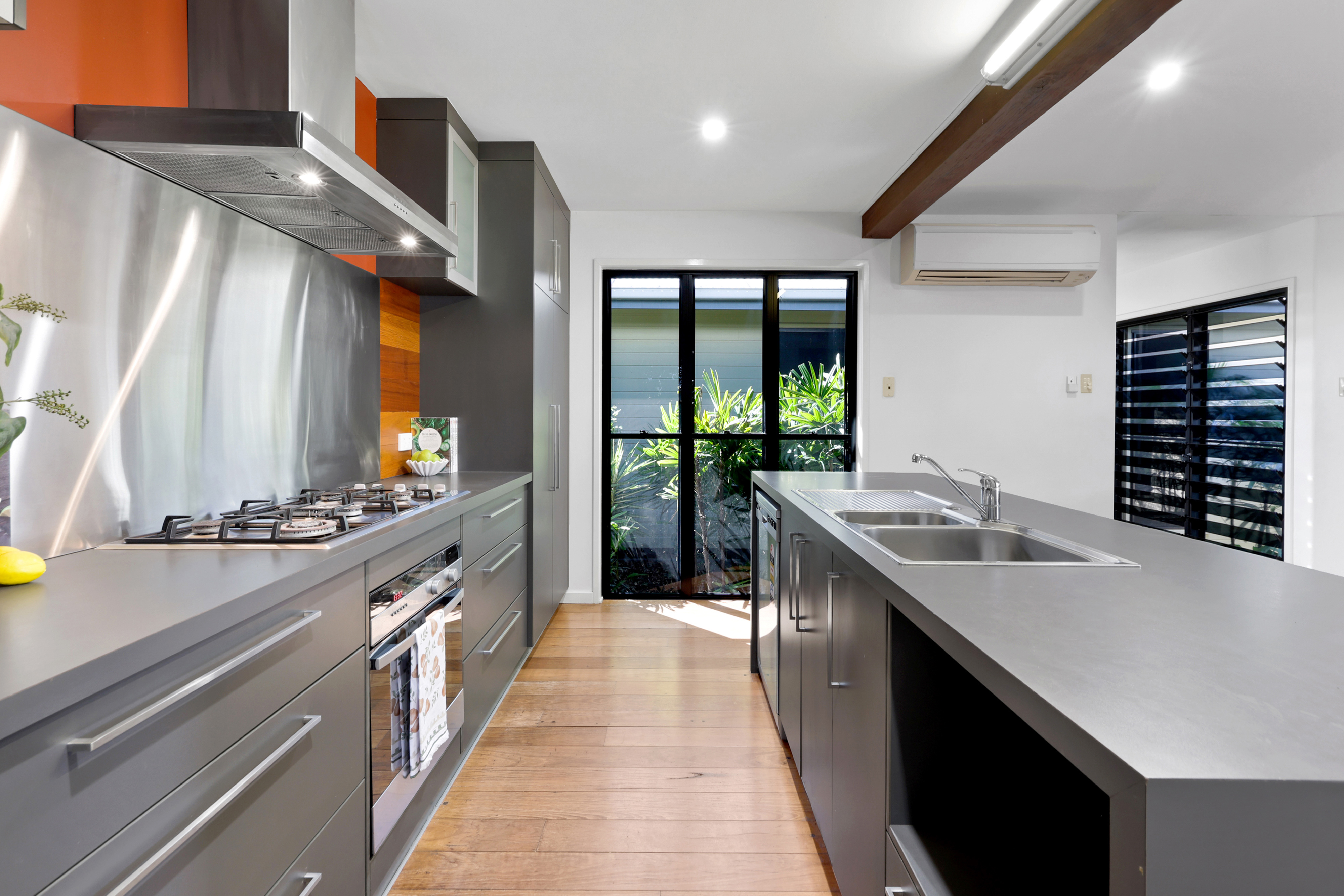33 Coogee Terrace, Blacks Beach - Thumbnail 4