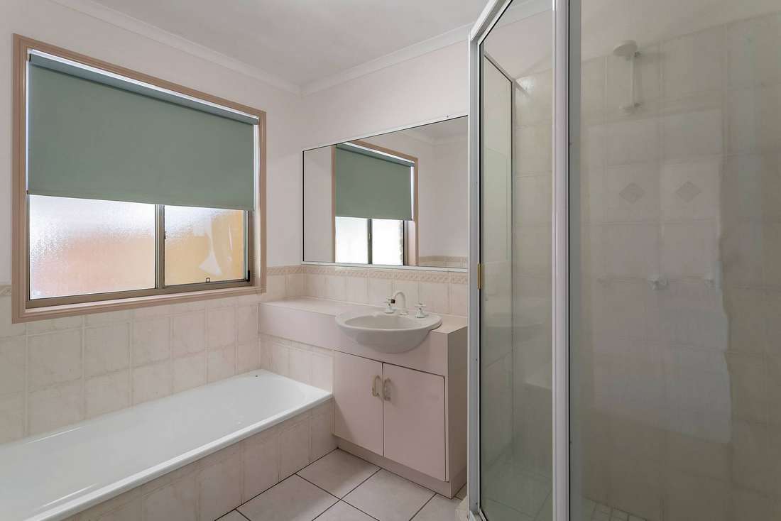 Photo 11 of 6 Dell Court, Beaconsfield