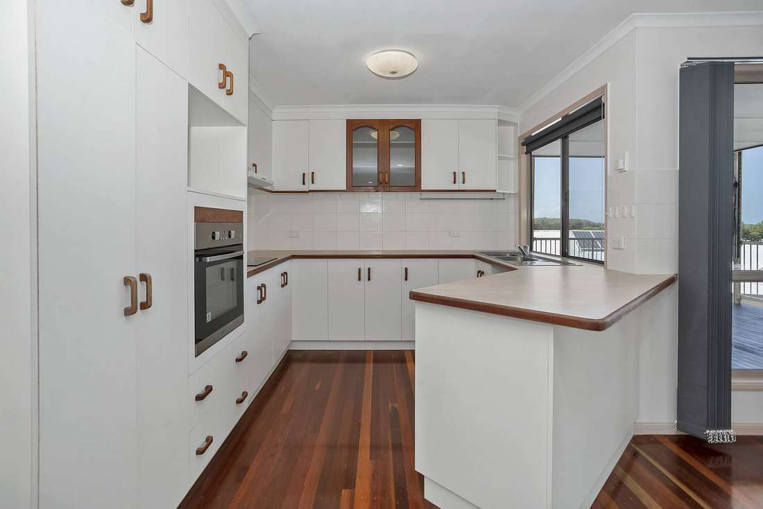 Photo 4 of 6 Dell Court, Beaconsfield