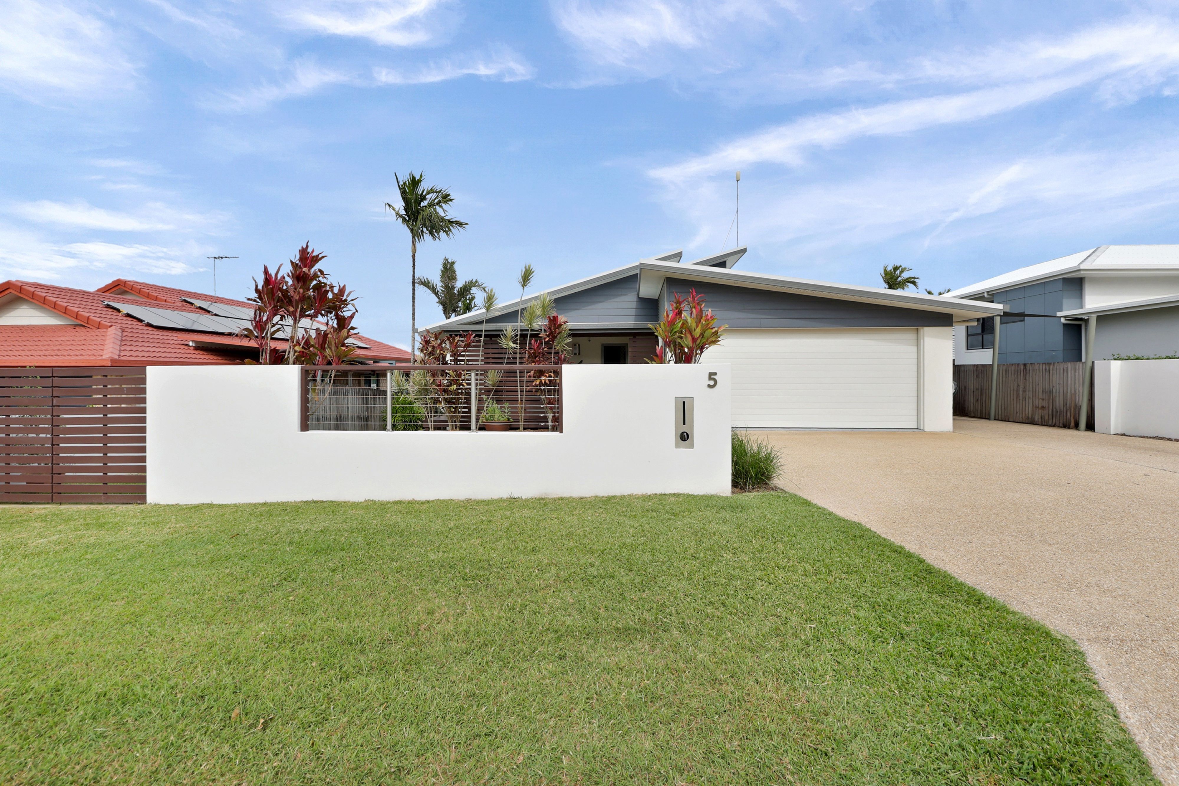 5 Stephanie Court, Glenella - Image 1