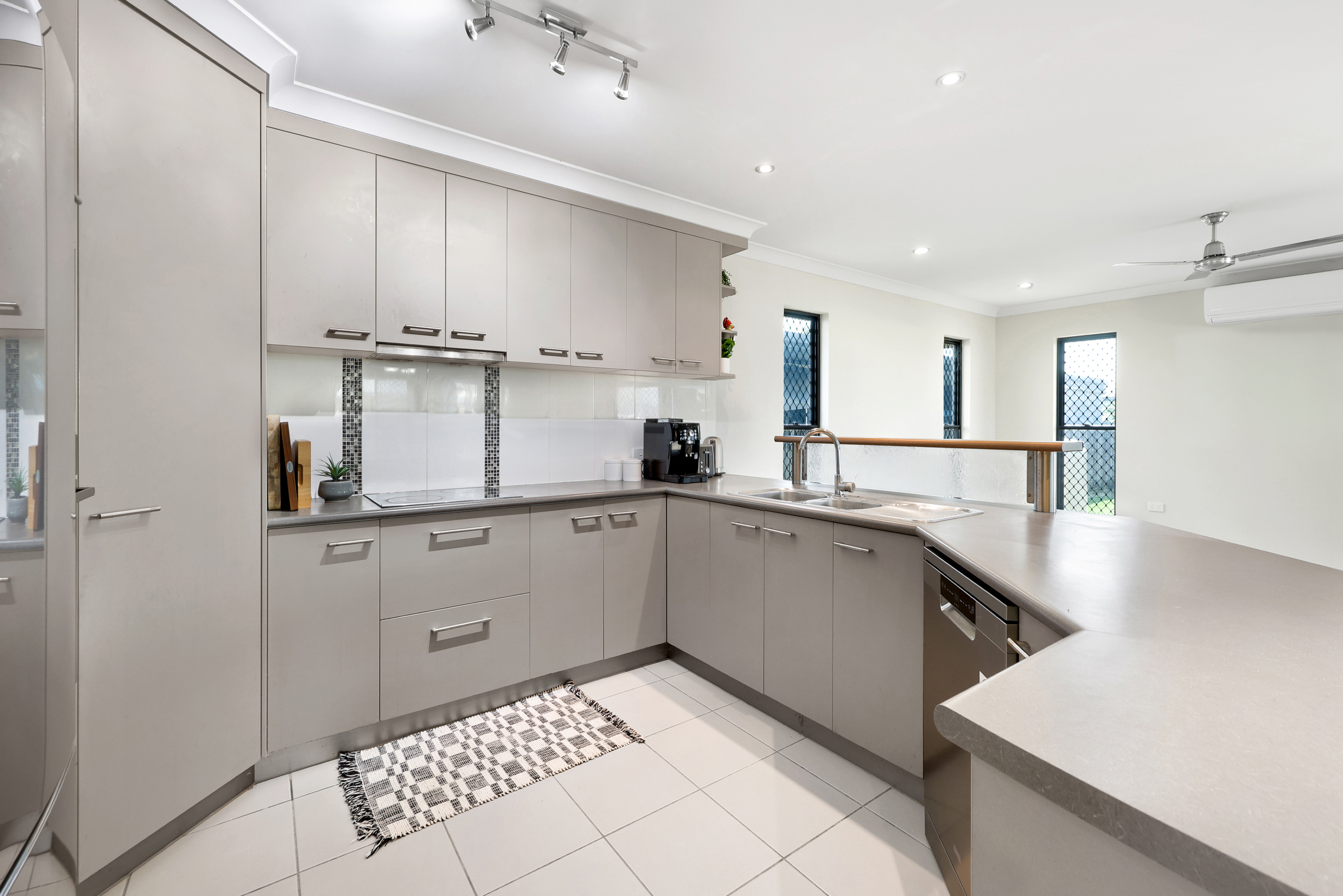 62 Sheedy Crescent, Marian - Thumbnail 3