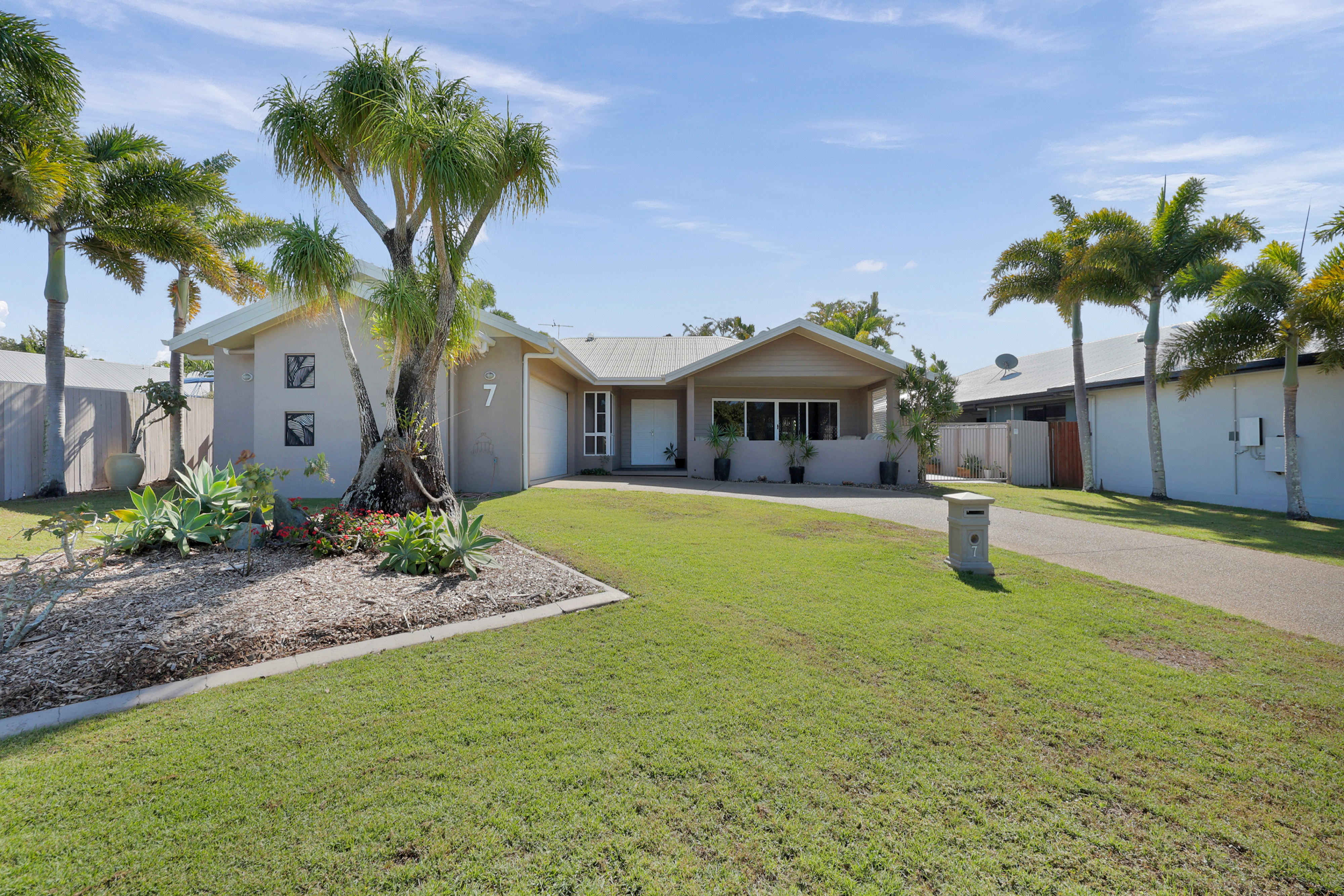 7 Portside Place, Shoal Point - Thumbnail 2