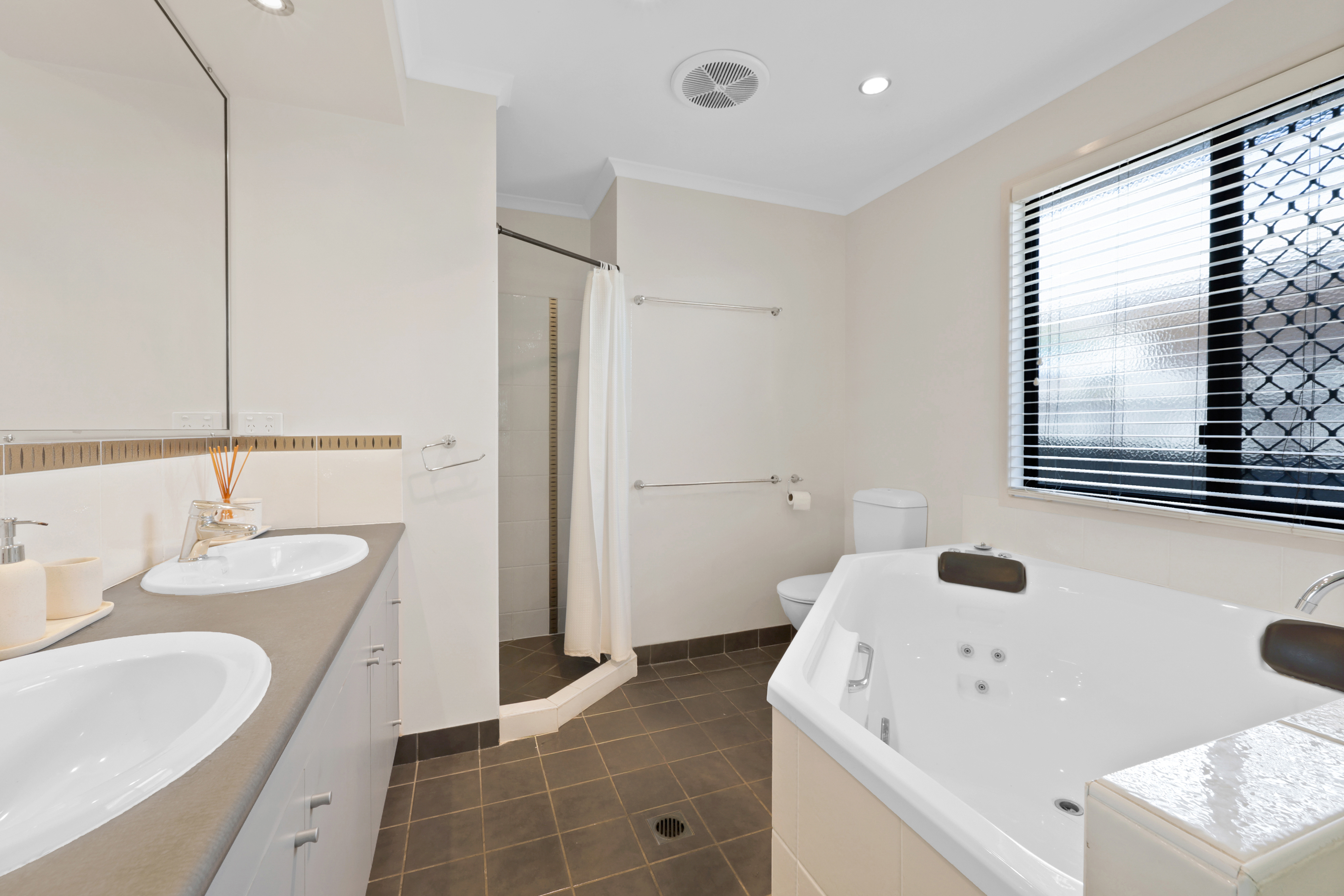 4 Seaspray Close, Shoal Point - Thumbnail 7