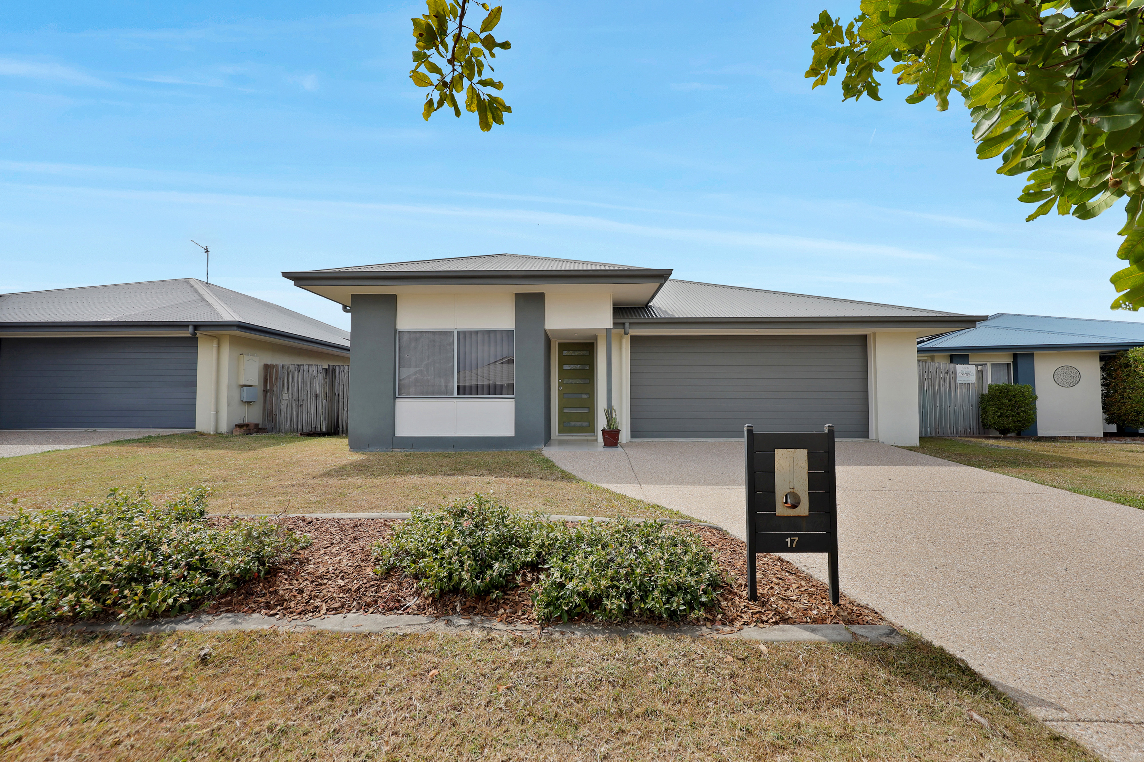 17 Yatay Street, Rural View - Image 1
