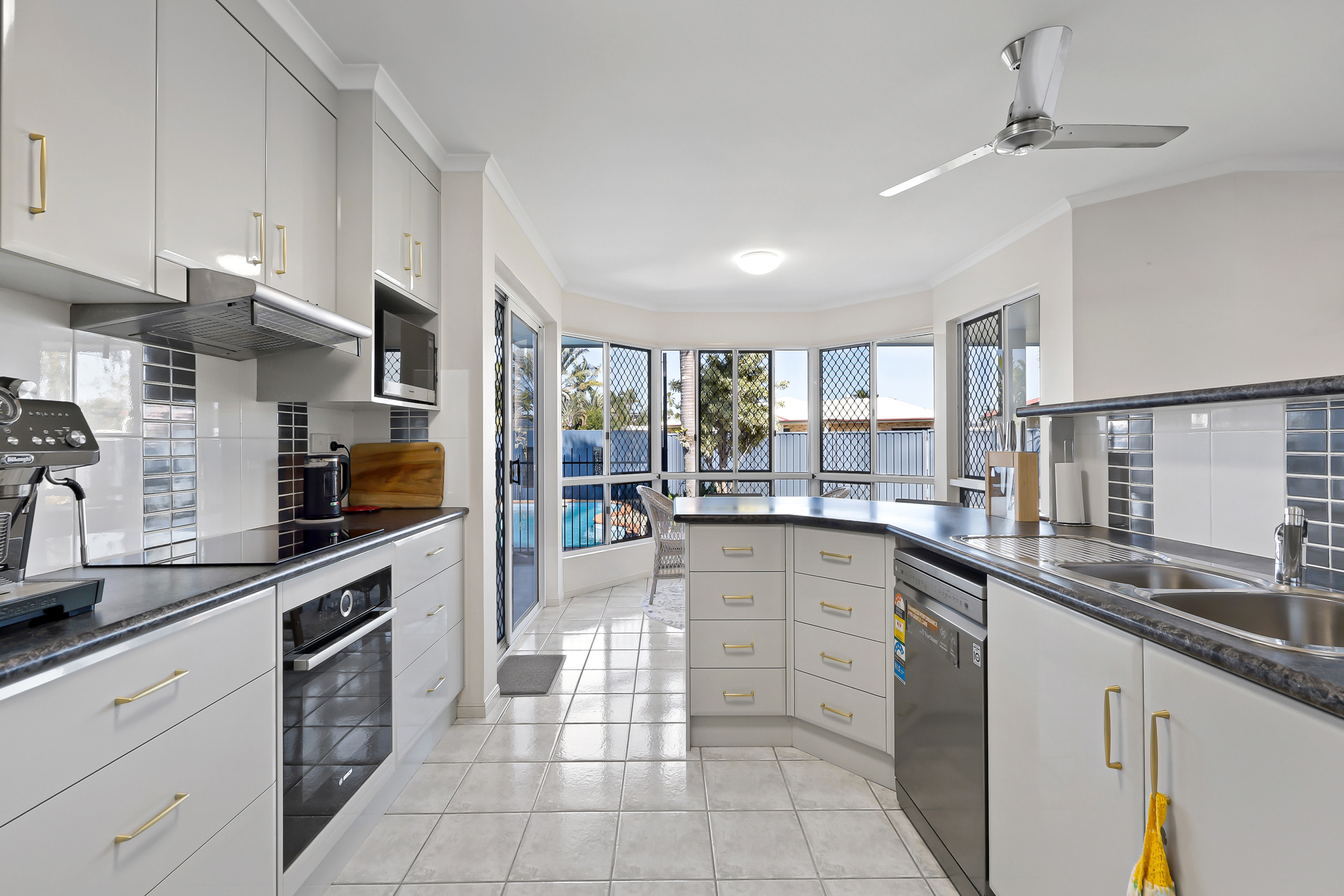 51 Bradman Drive, Glenella - Thumbnail 3