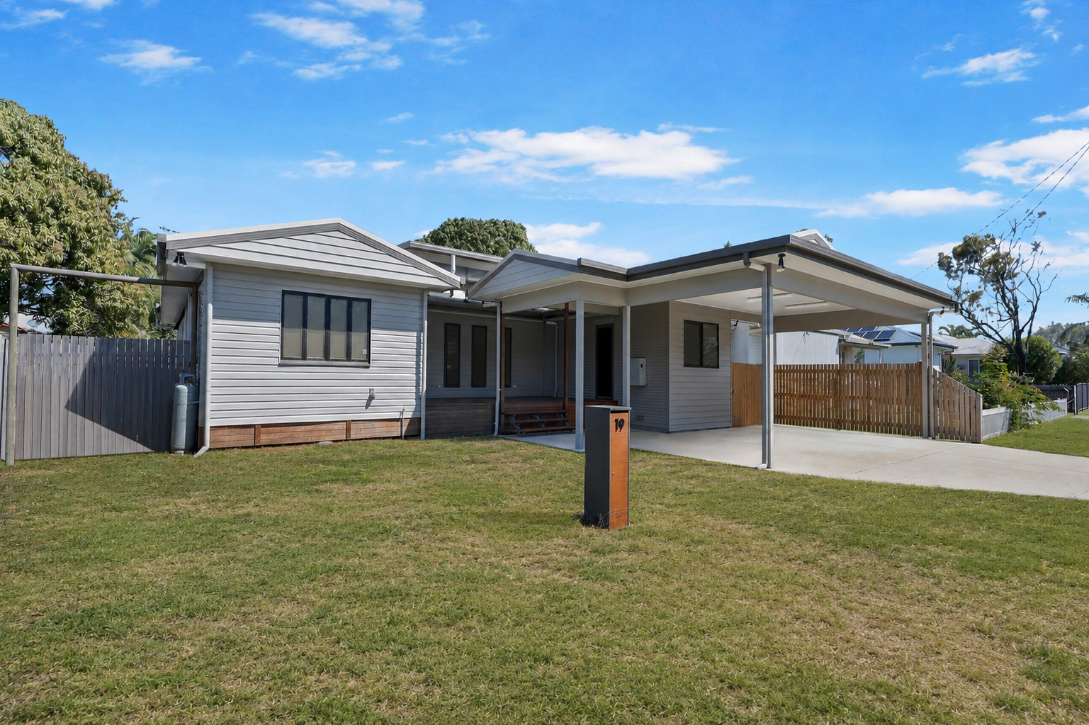 19 Stockbridge Street, West Mackay - Image 1
