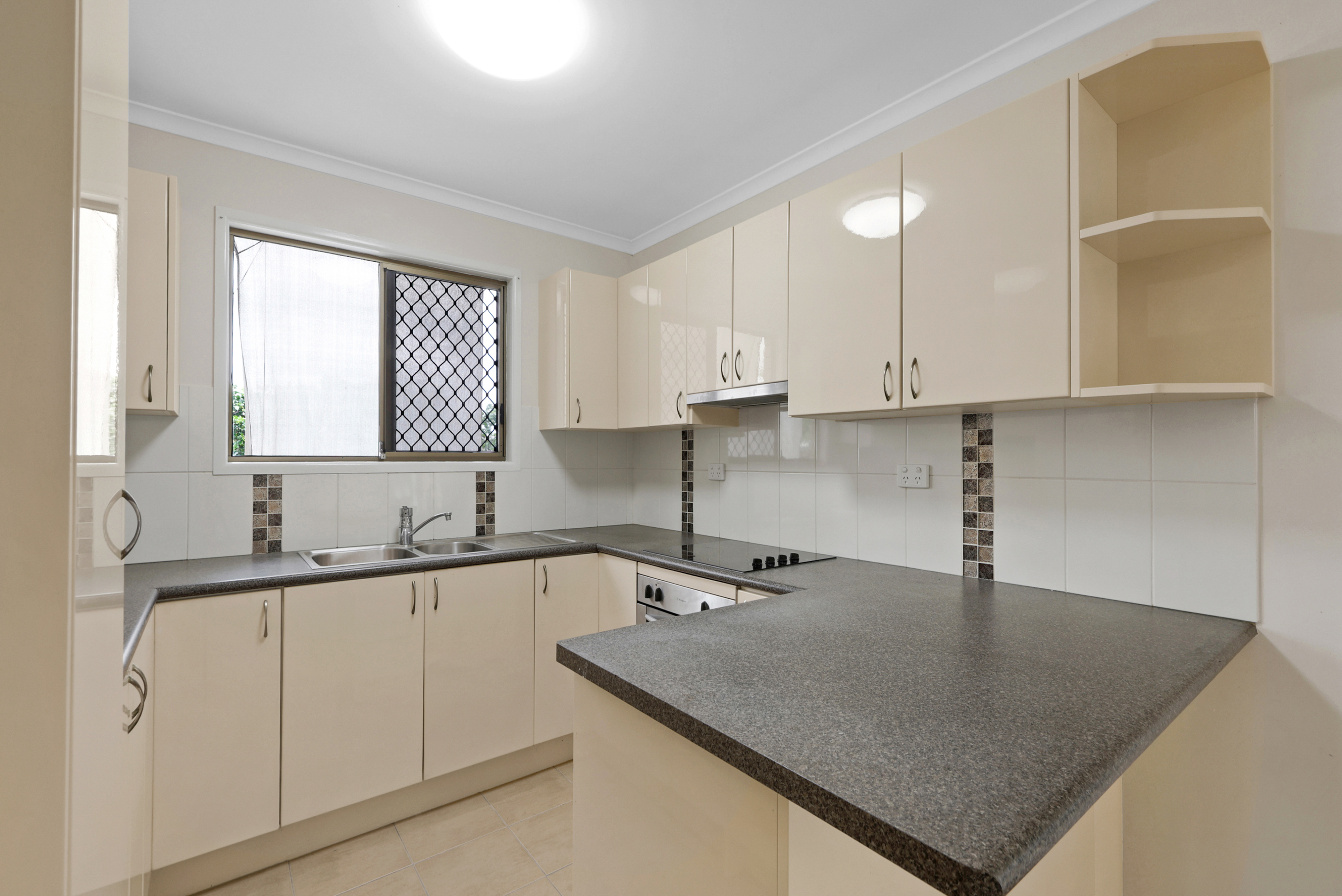 28 Grevillea Drive, Glenella - Thumbnail 5