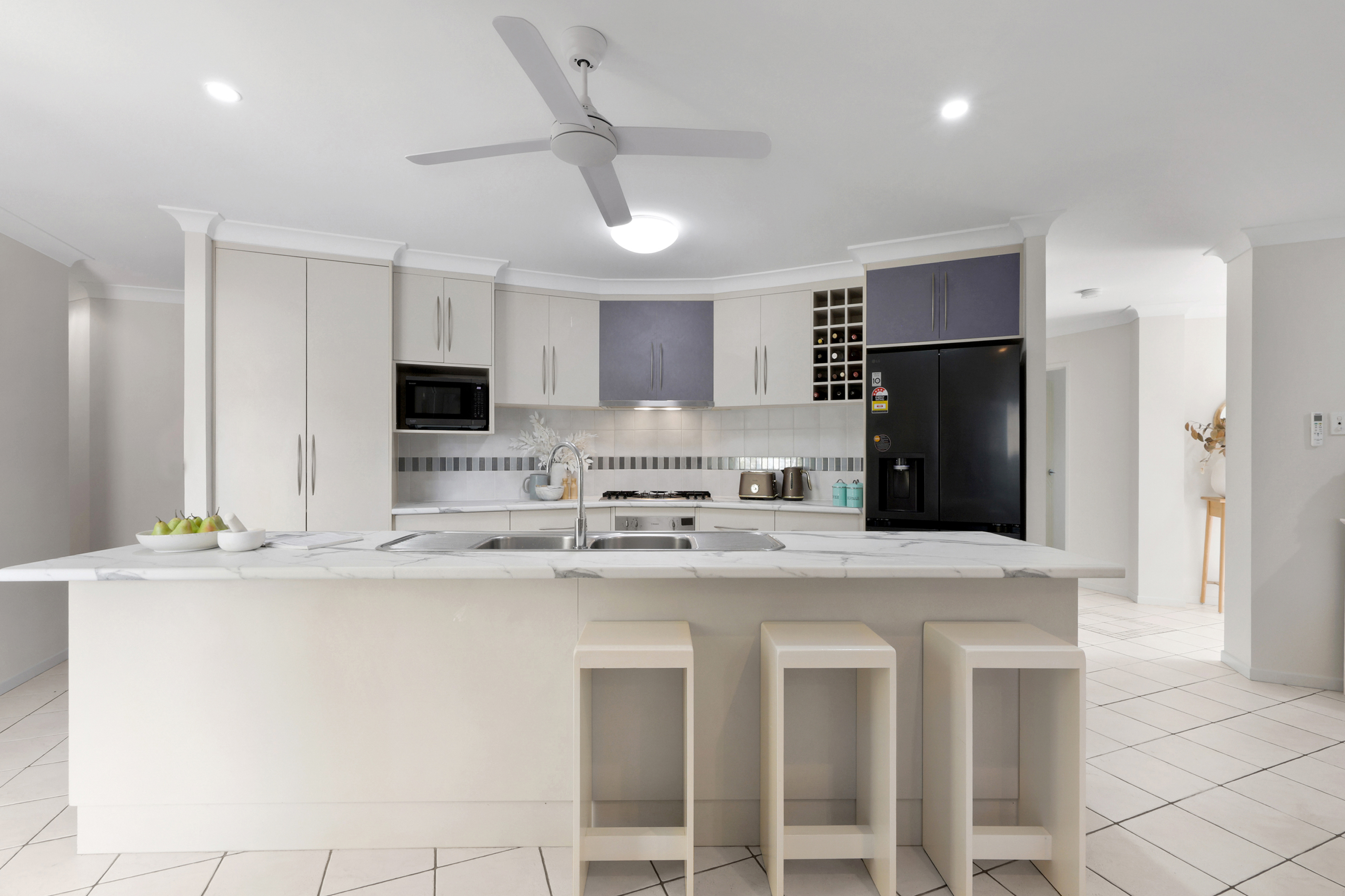27 Victor Avenue, Glenella - Thumbnail 3