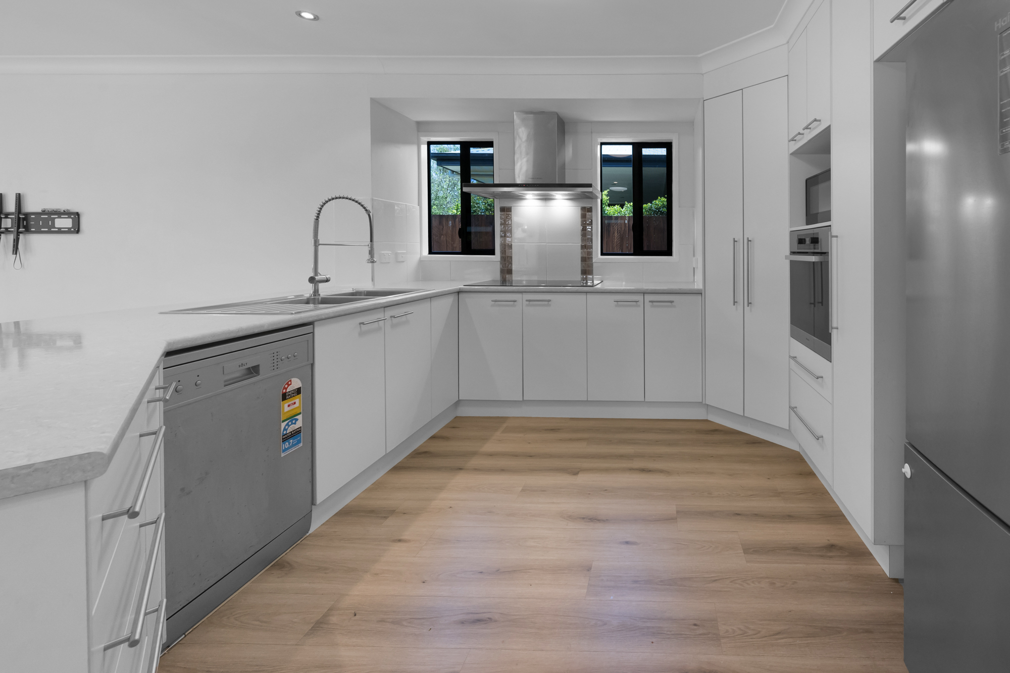 5 Wing Crescent, Mount Pleasant - Thumbnail 6