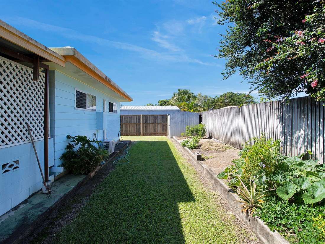 Property Sale at 1 Mallett Court, BEACONSFIELD QLD, 4740 Explore