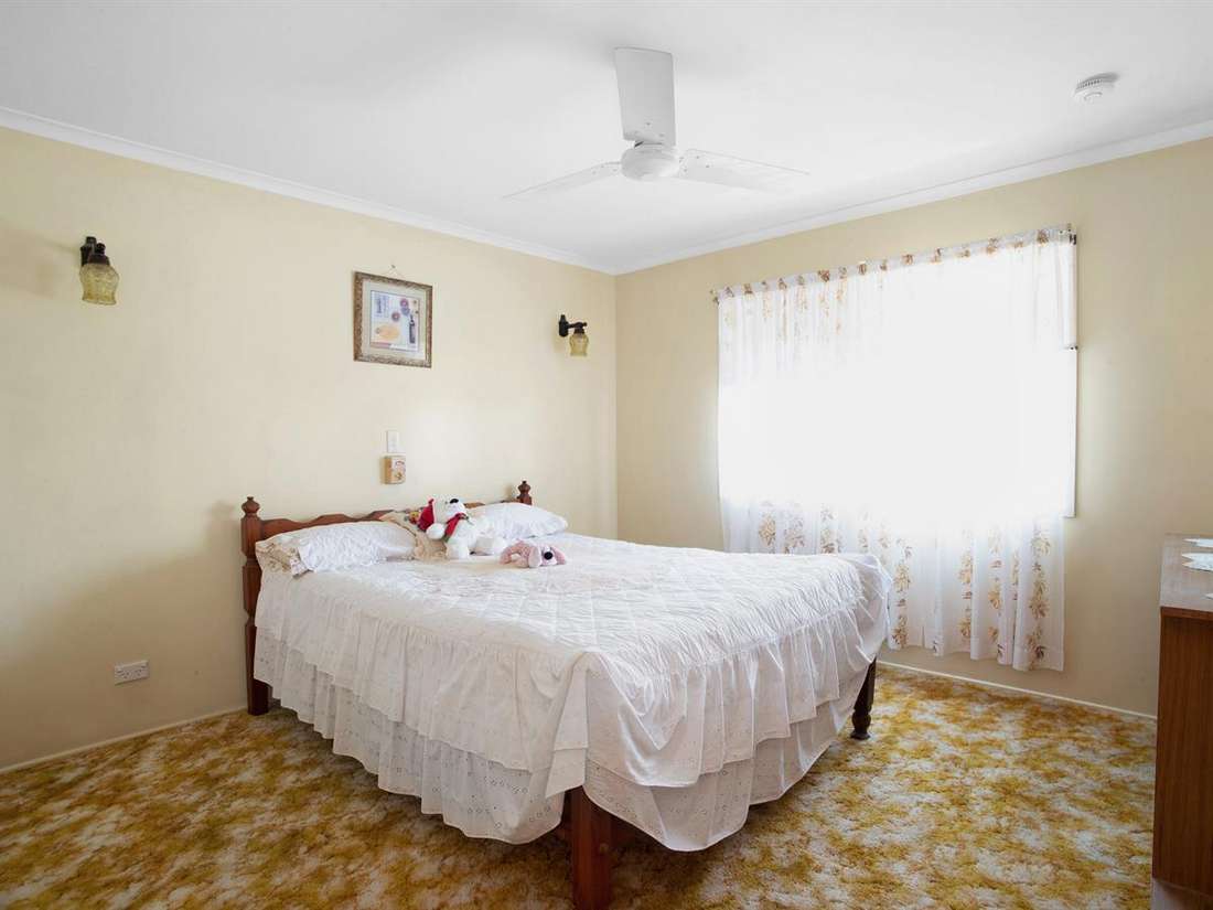 Property Sale at 1 Mallett Court, BEACONSFIELD QLD, 4740 Explore