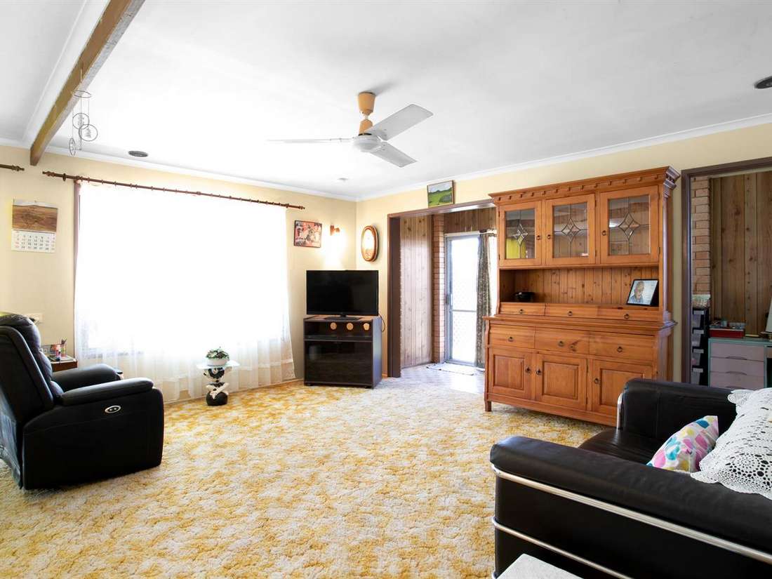 Property Sale at 1 Mallett Court, BEACONSFIELD QLD, 4740 Explore