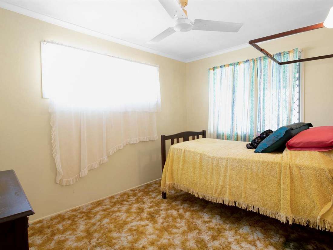 Property Sale at 1 Mallett Court, BEACONSFIELD QLD, 4740 Explore