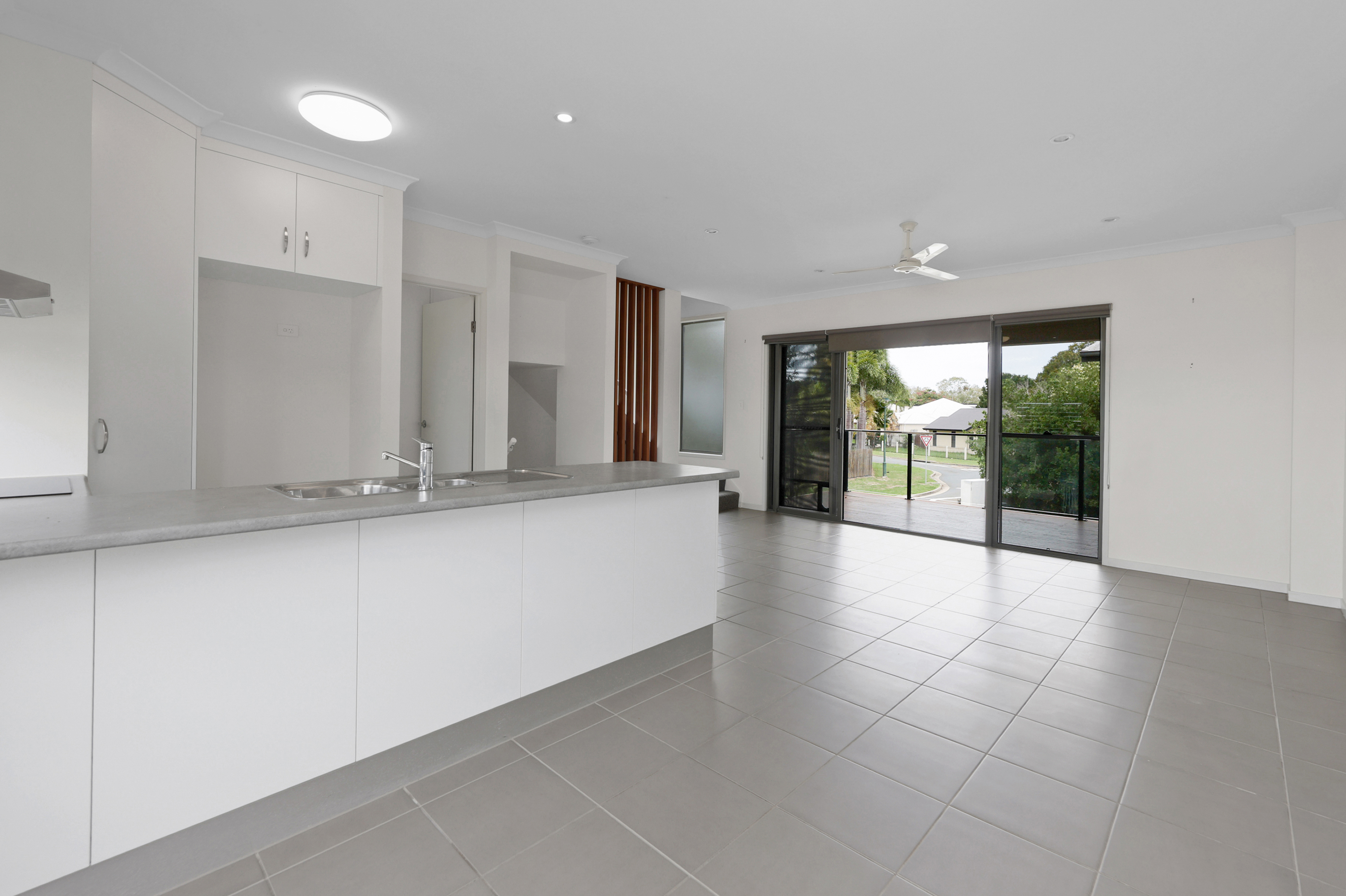 1/3 Coolum Court, Blacks Beach - Thumbnail 3