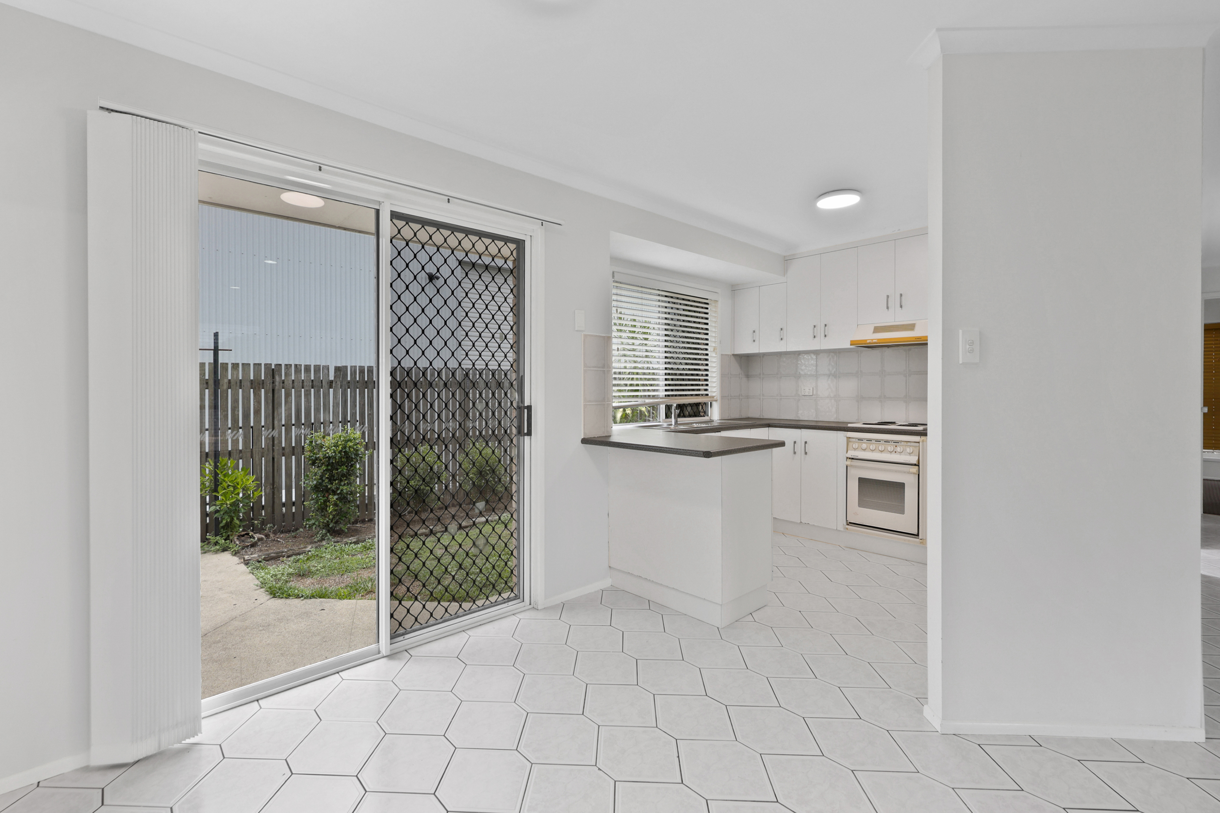 2/157 Goldsmith Street, East Mackay - Thumbnail 4