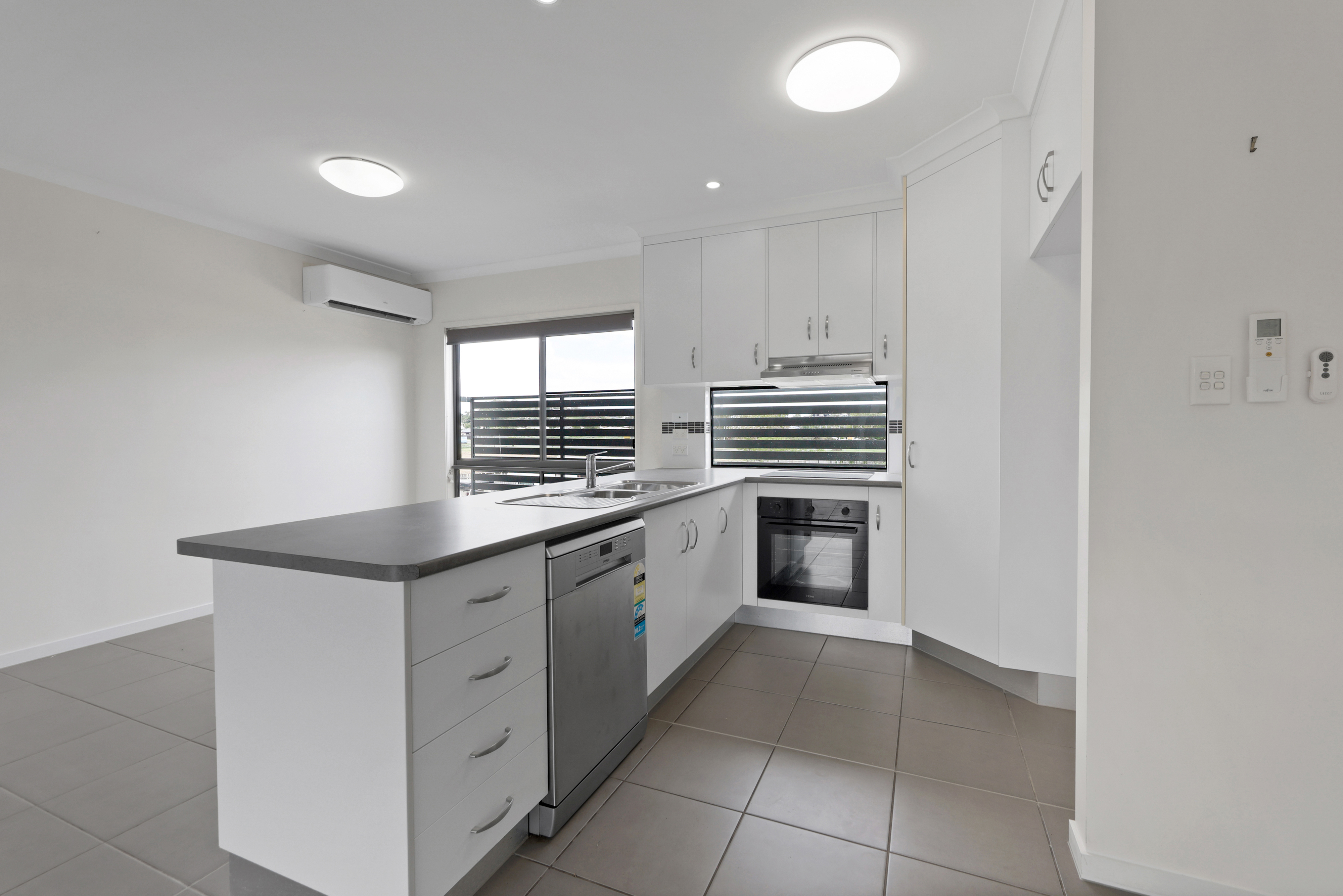 1/3 Coolum Court, Blacks Beach - Thumbnail 2
