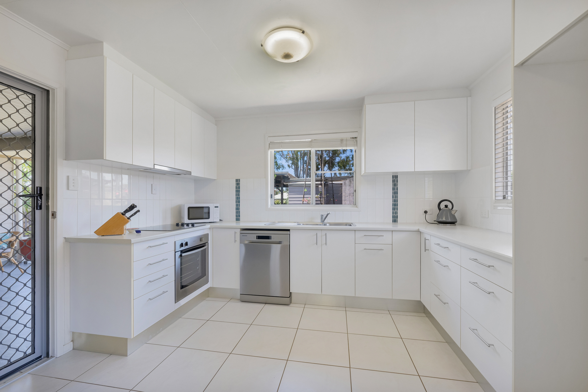 14 Clark Street, Grasstree Beach - Thumbnail 4