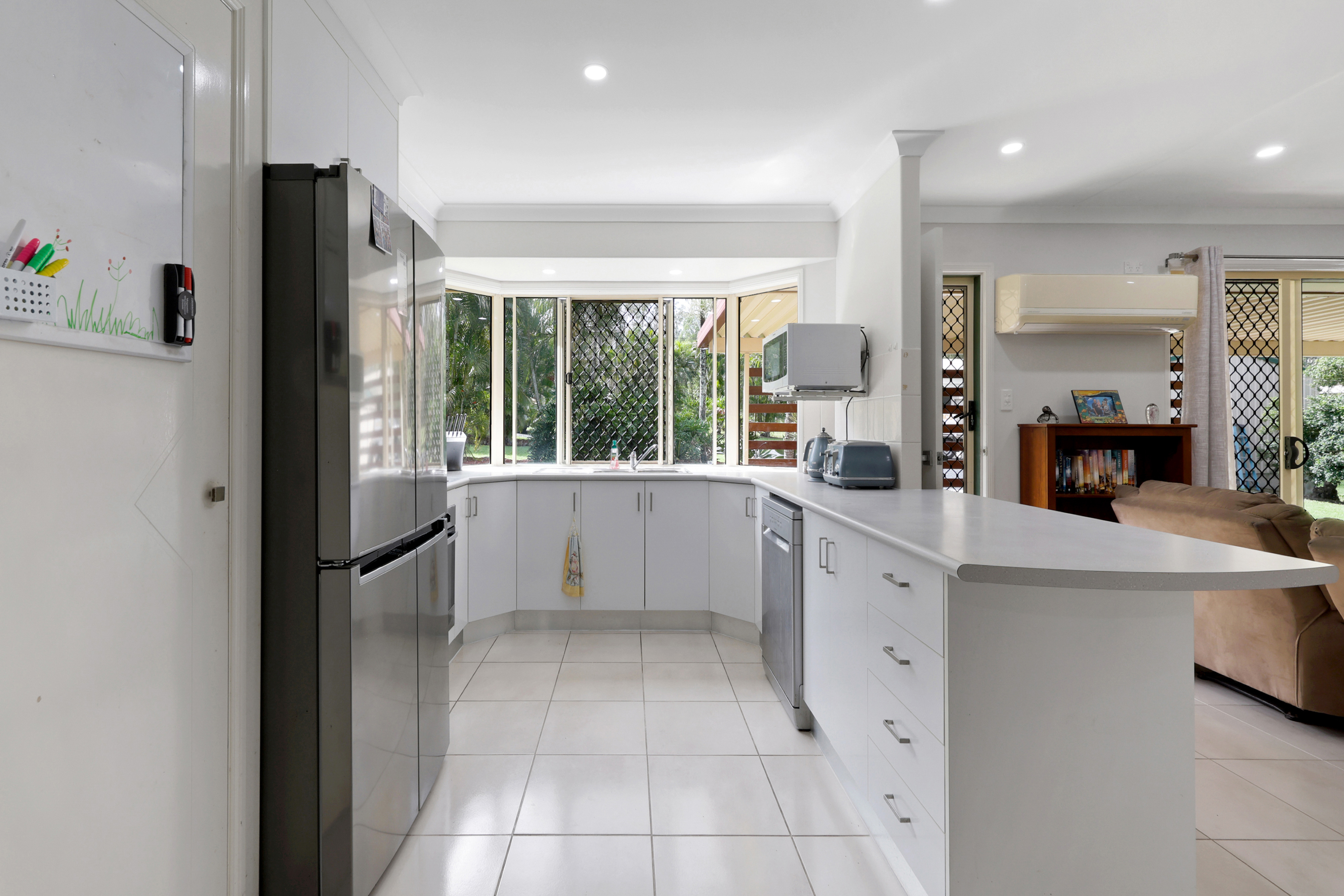 4 Austin Drive, Eton - Thumbnail 5