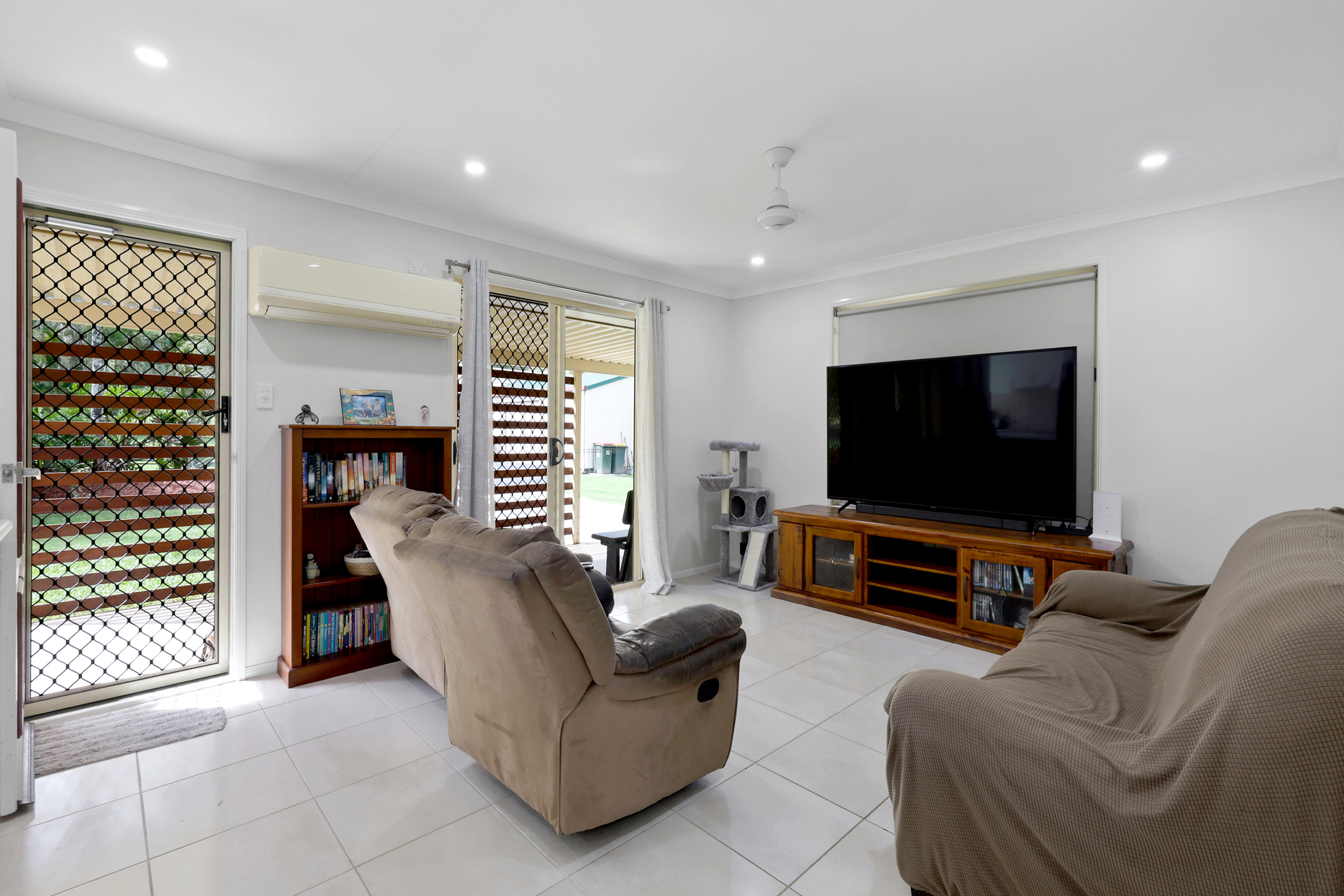 4 Austin Drive, Eton - Thumbnail 3
