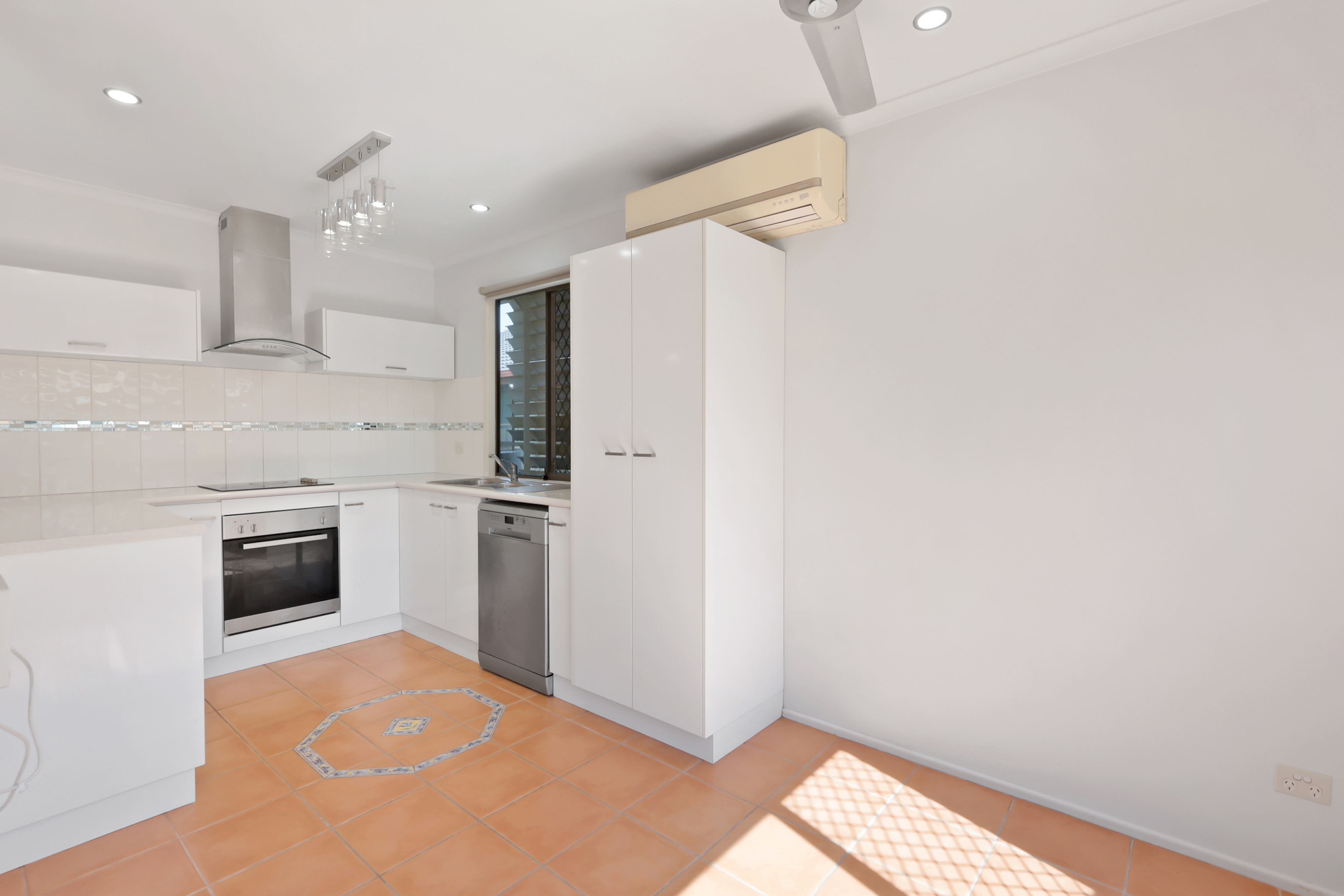 7 Crispin Drive, Mount Pleasant - Thumbnail 3