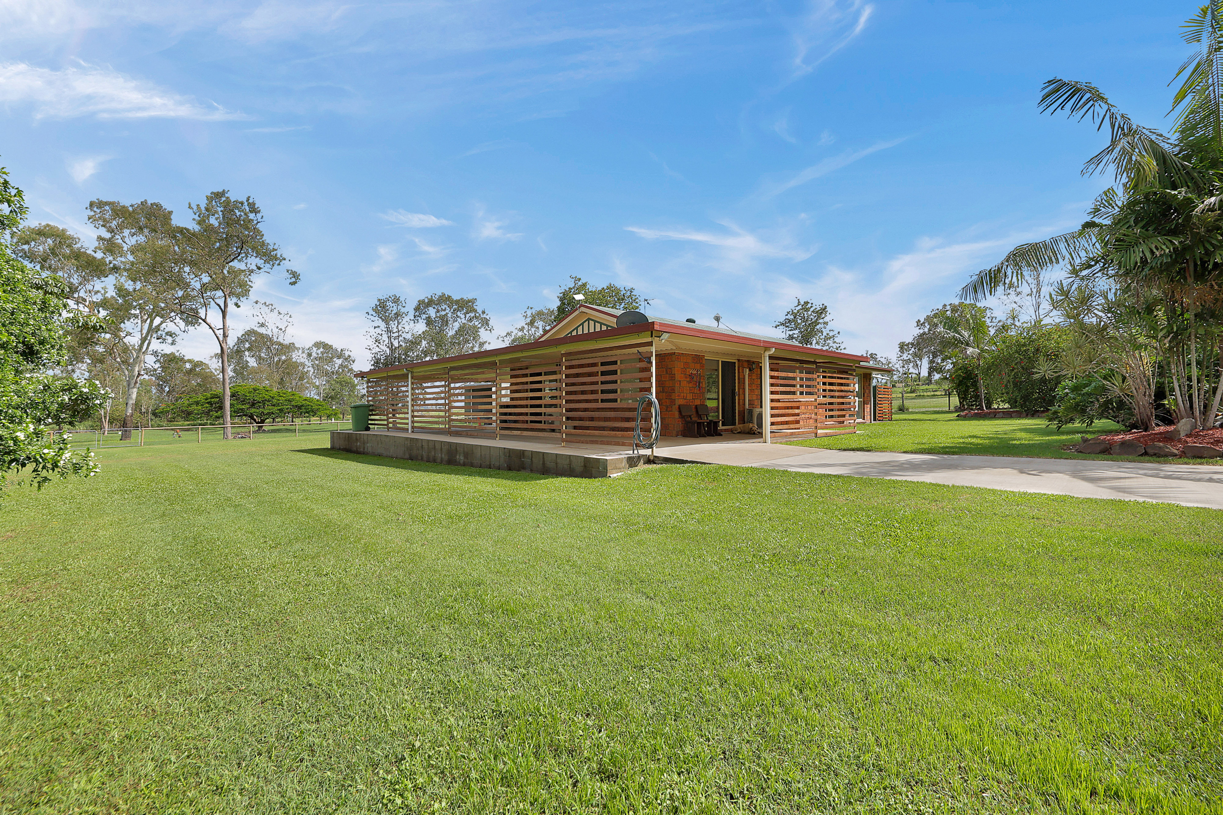 4 Austin Drive, Eton - Thumbnail 2