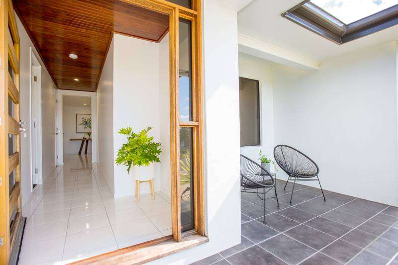 29 Cinnamon Drive, Glenella - Thumbnail 2