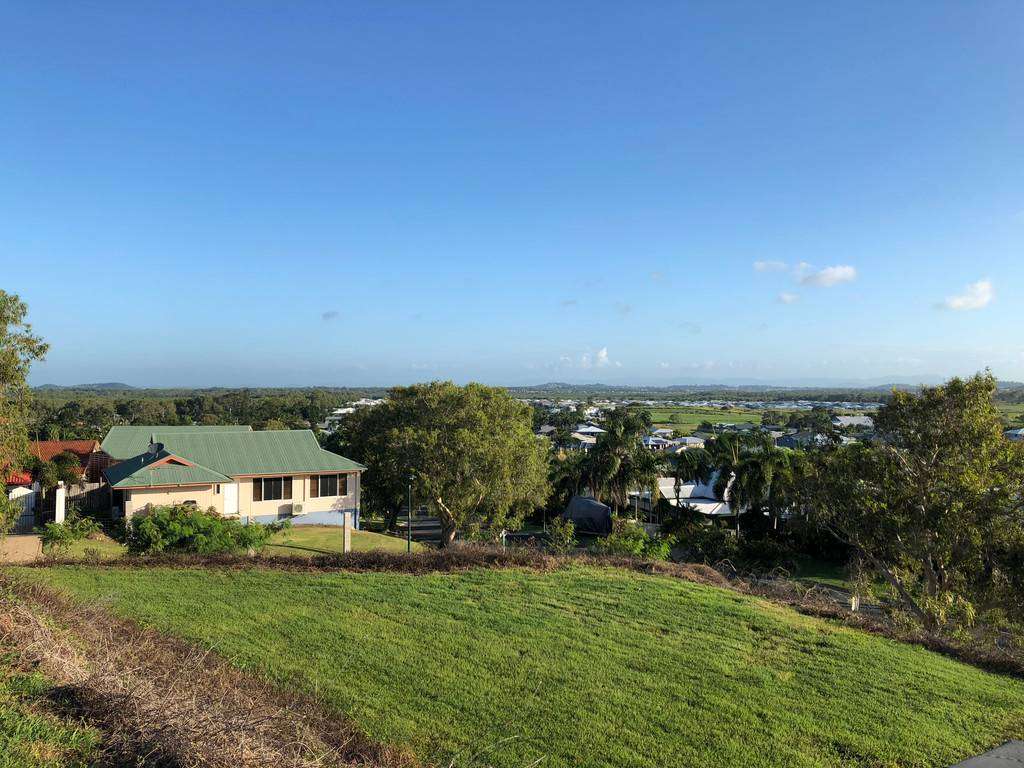 1 Rainbow Crescent, Blacks Beach - Thumbnail 2