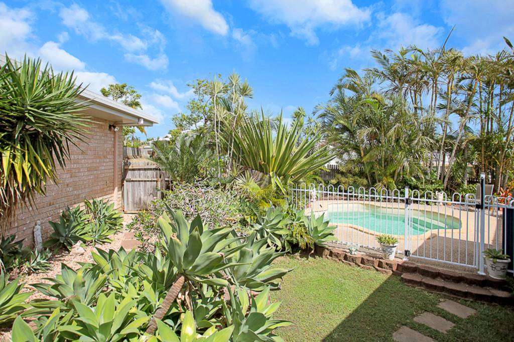 12 Theodore Crescent