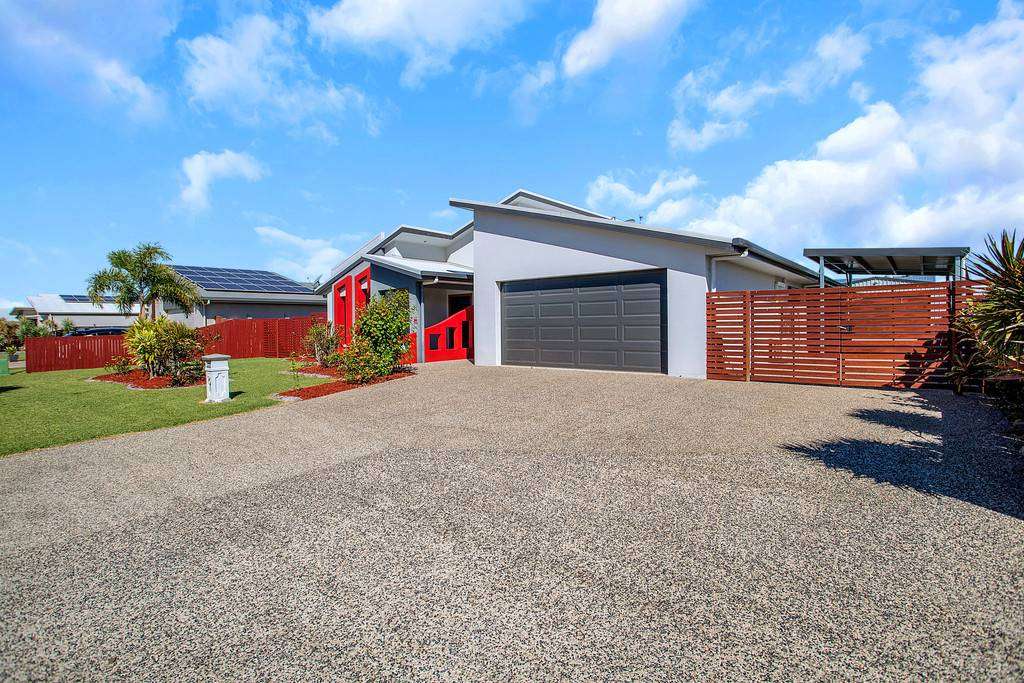12 Hocking Crescent
