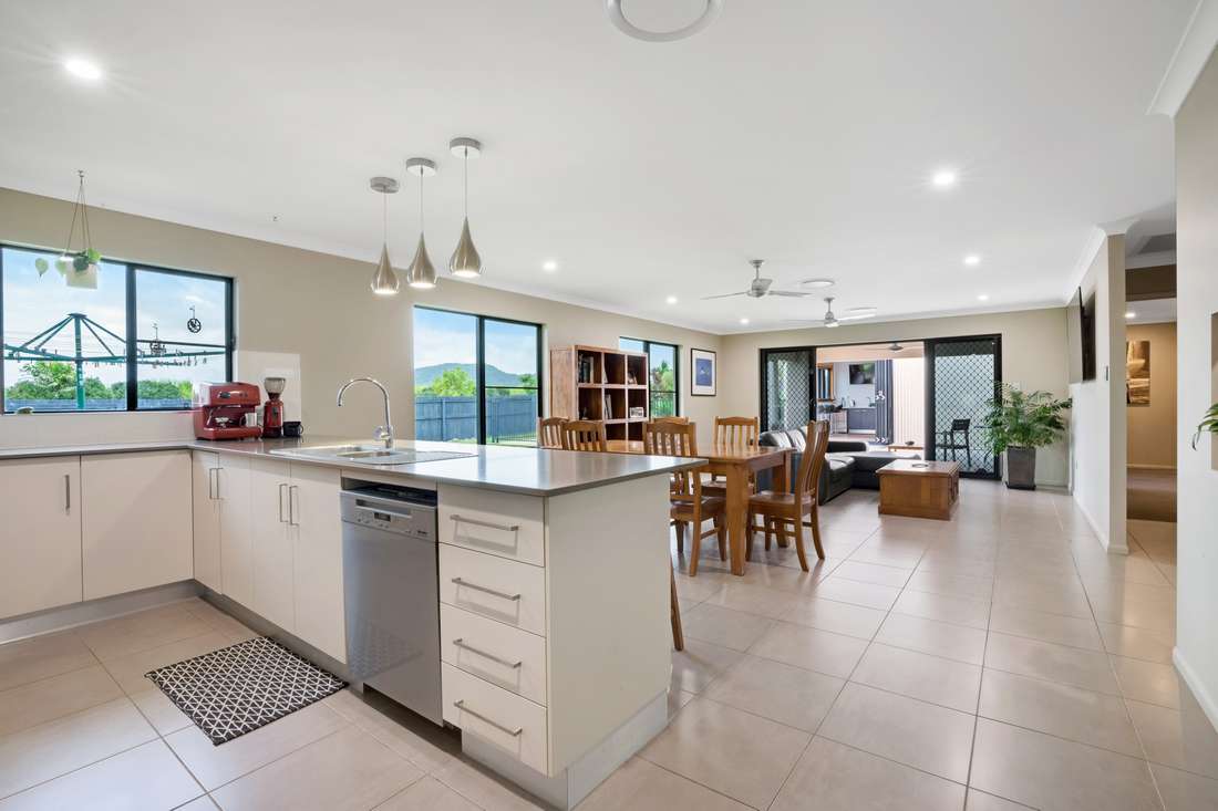31 Bowden Crescent, Marian - Thumbnail 2