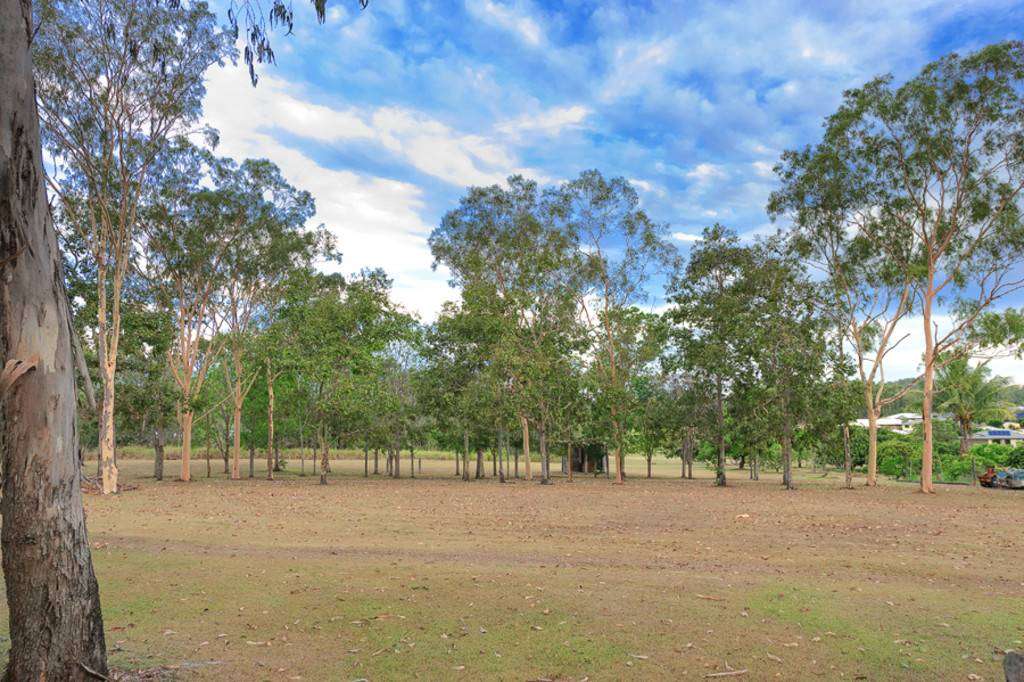 87 Peak Downs Highway