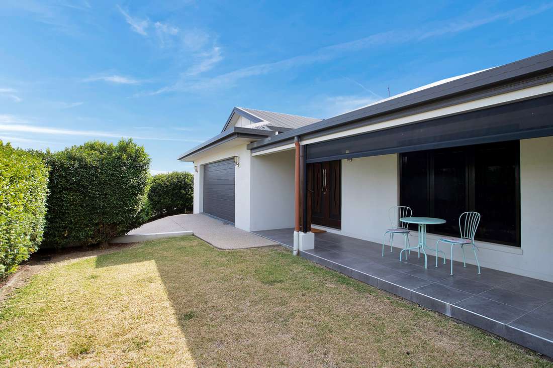 33 Douglas Crescent, Rural View - Thumbnail 2