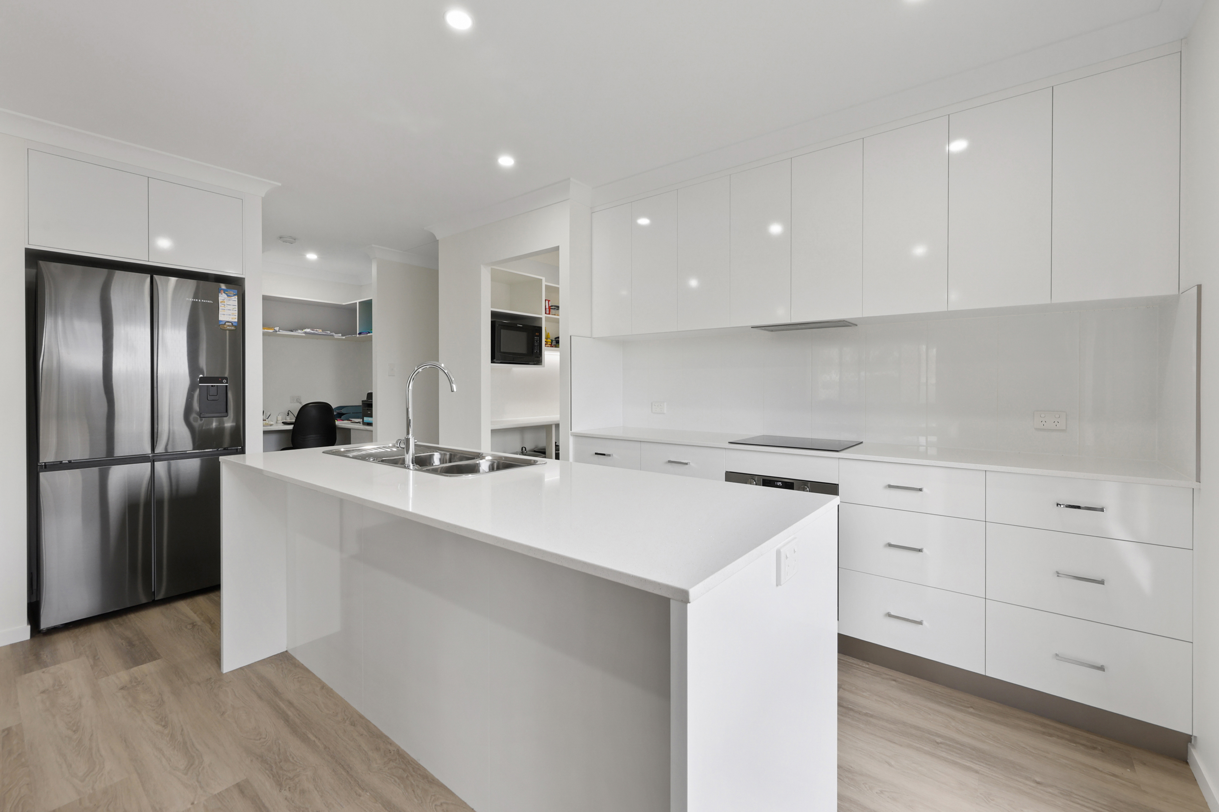 24 Hermosa Circuit, Beaconsfield - Thumbnail 2