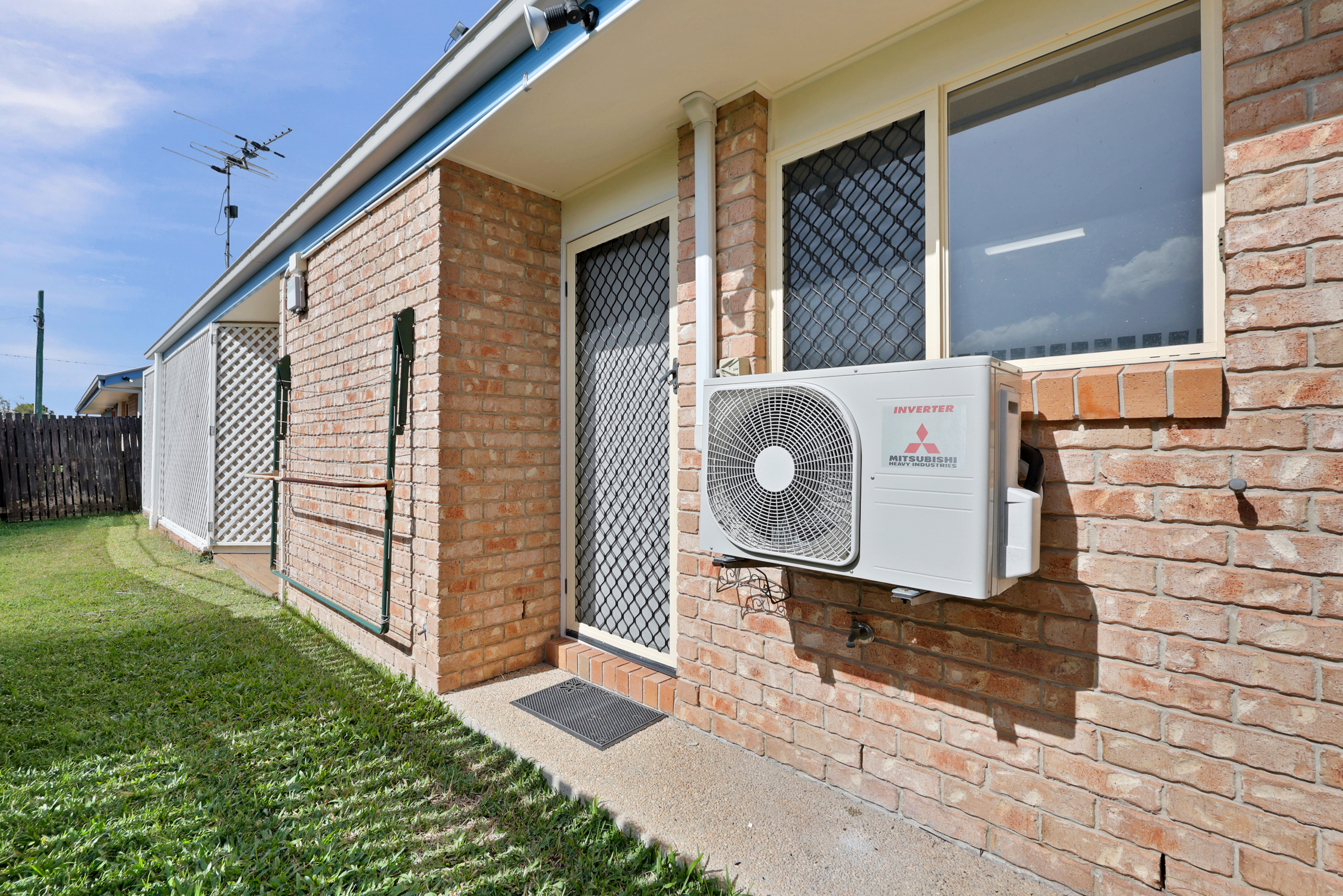 Photo 10 of 2/8 Steen Street, South Mackay