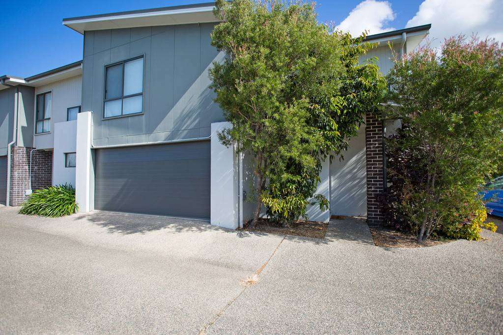 2/20 Makybe Diva Drive