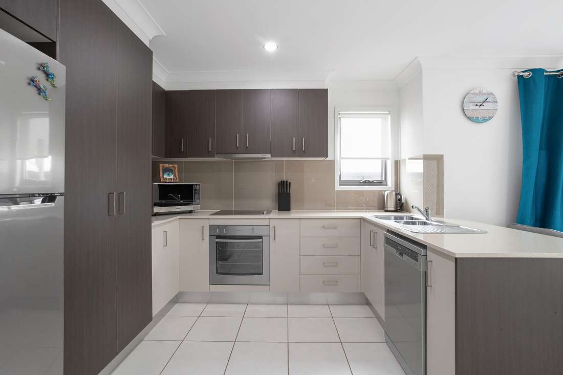2/30 Dustwill Street